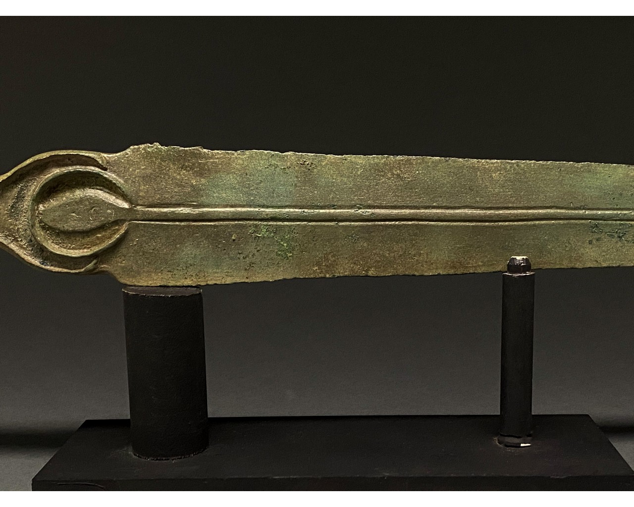 STUNNING ANCEINT BRONZE SWORD WITH IBEX HANDLE - Image 3 of 7