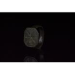 RARE MEDIEVAL MASON'S RING WITH ARROW AND KEY