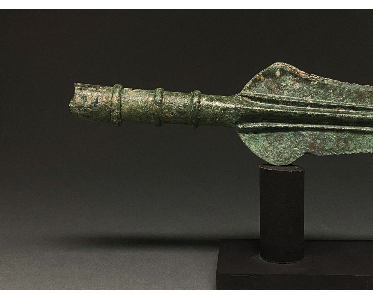 MAGNIFICENT ANCIENT BRONZE DECORATED SPEAR ON STAND - Image 2 of 7