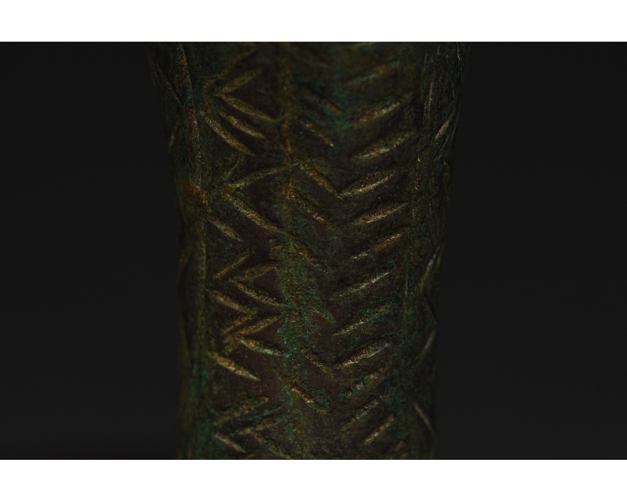 BEAUTIFUL BRONZE AGE BATTLE AXE HEAD - Image 7 of 7