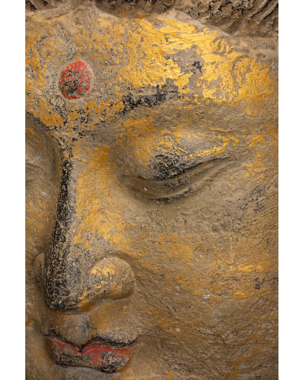 CHINA, TANG DYNASTY GILDED STONE HEAD OF BUDDHA - Image 4 of 5