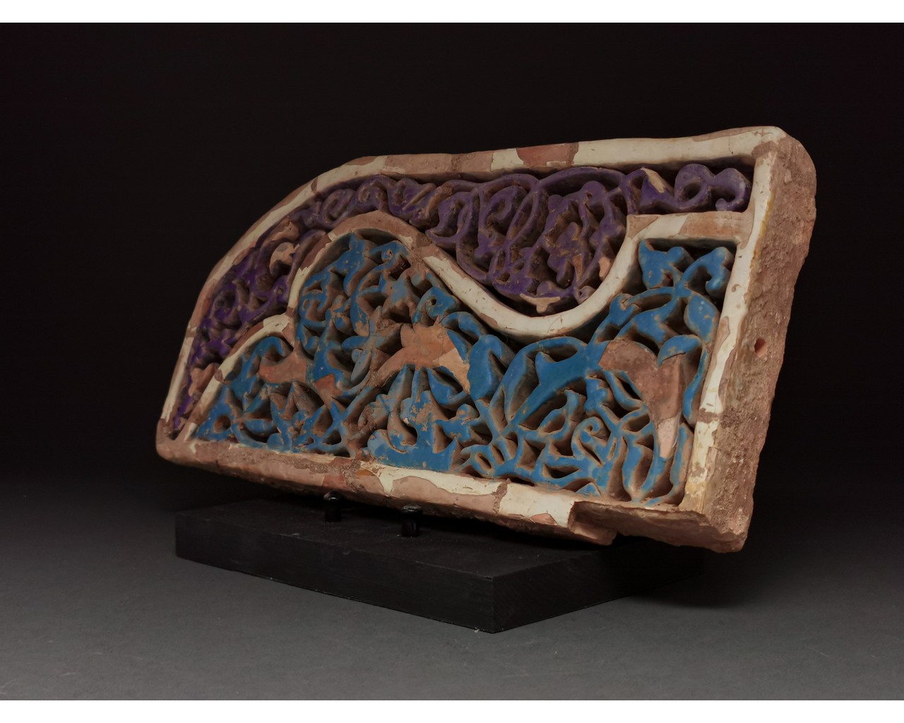 ISLAMIC, SELJUK GLAZED POTTERY TILE WITH DECORATION - Image 2 of 5