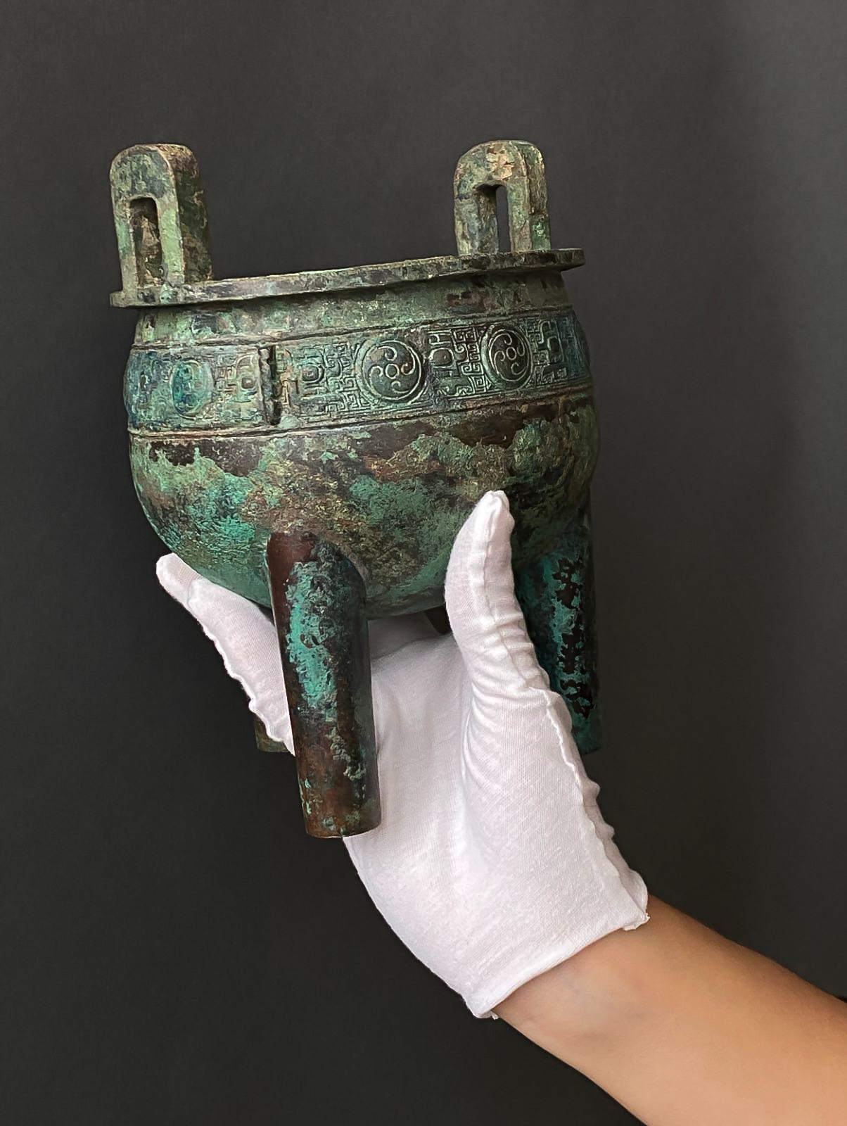 CHINA, LATE SHANG DYNASTY BRONZE DING VESSEL - XRF TESTED - Image 7 of 9