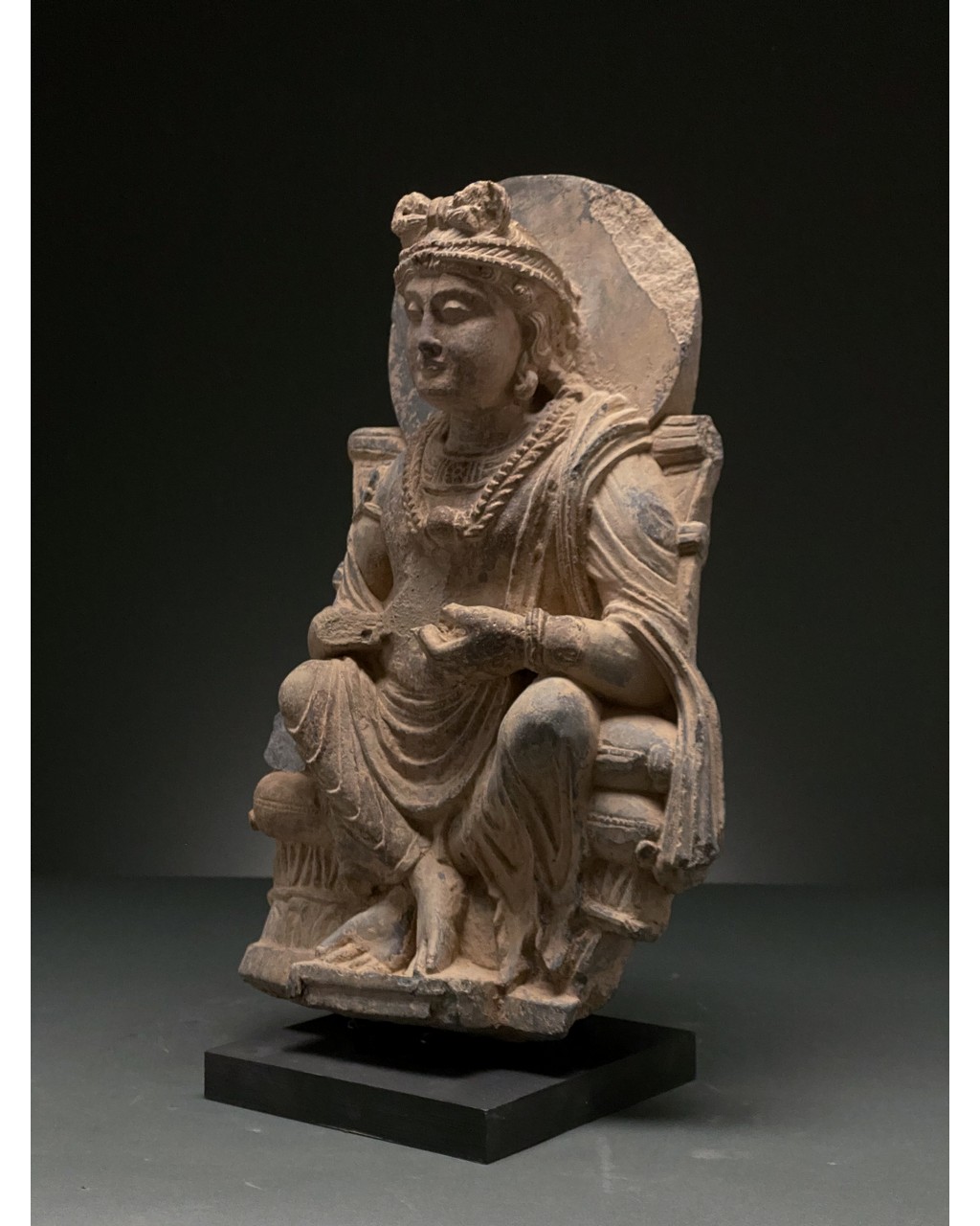 GANDHARA SCHIST STONE FIGURE OF SEATED BUDDHA - Image 2 of 7