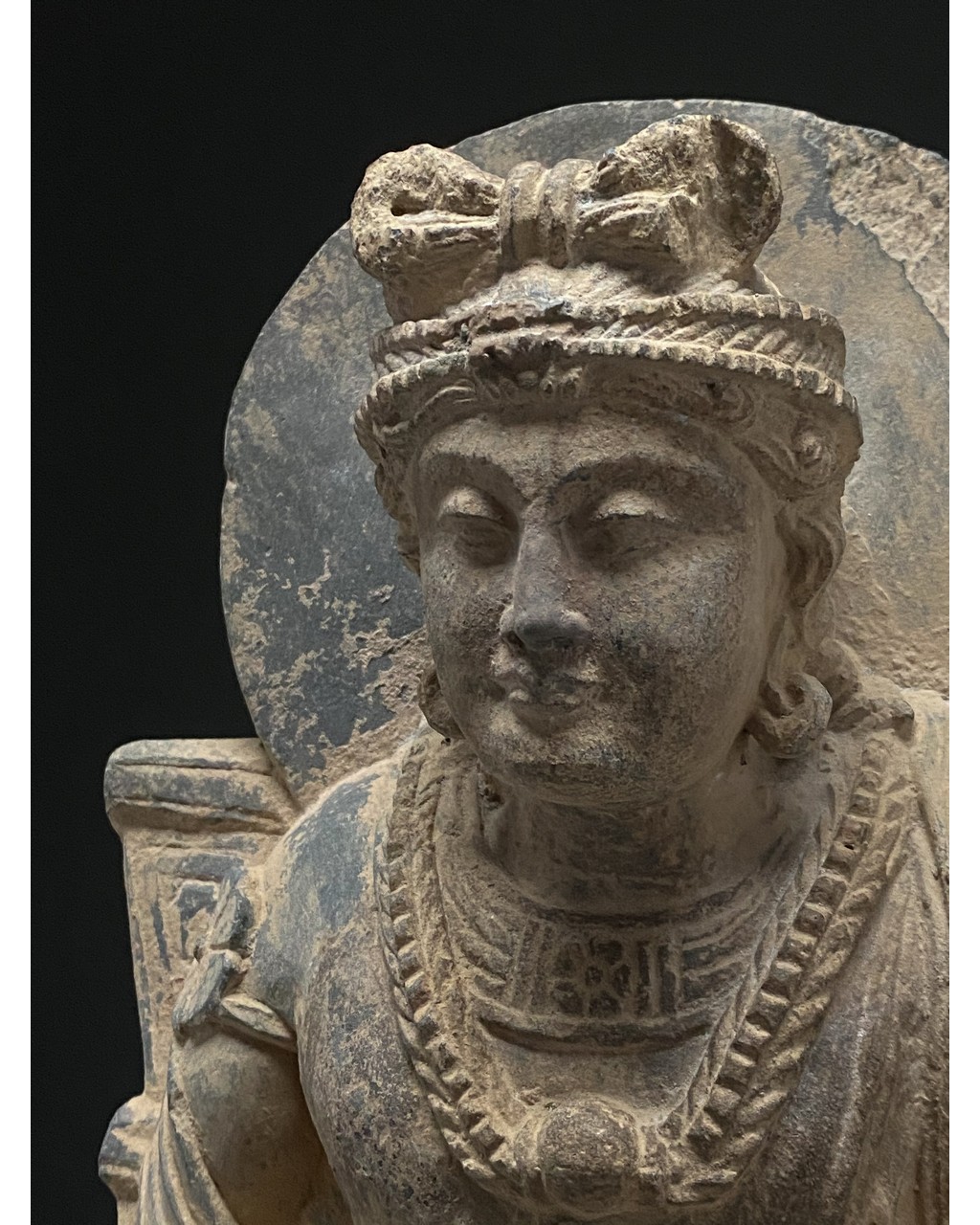 GANDHARA SCHIST STONE FIGURE OF SEATED BUDDHA - Image 7 of 7