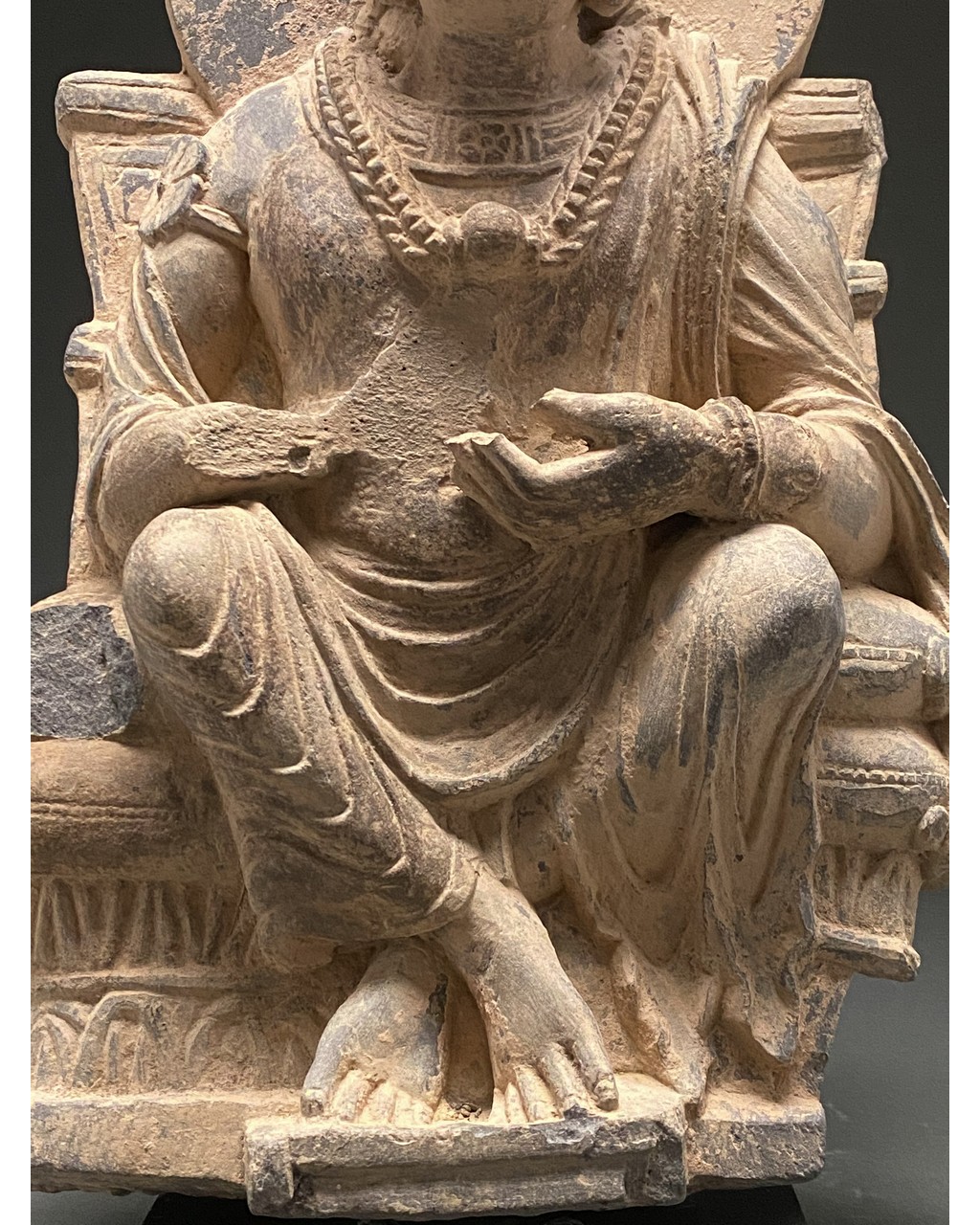 GANDHARA SCHIST STONE FIGURE OF SEATED BUDDHA - Image 6 of 7