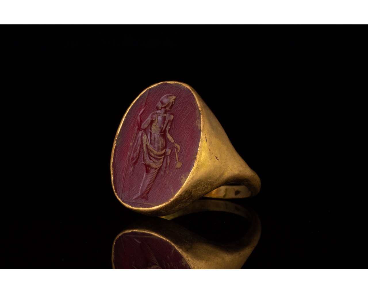 ROMAN GOLD INTAGLIO RING WITH STANDING GODDESS - Image 2 of 6