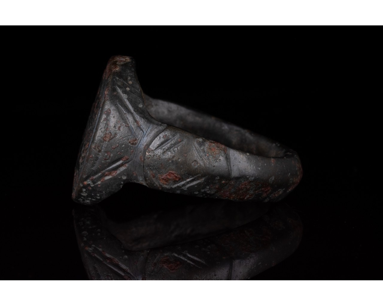 ROMAN BRONZE RING WITH STYLISED THUNDERBOLT - Image 3 of 6