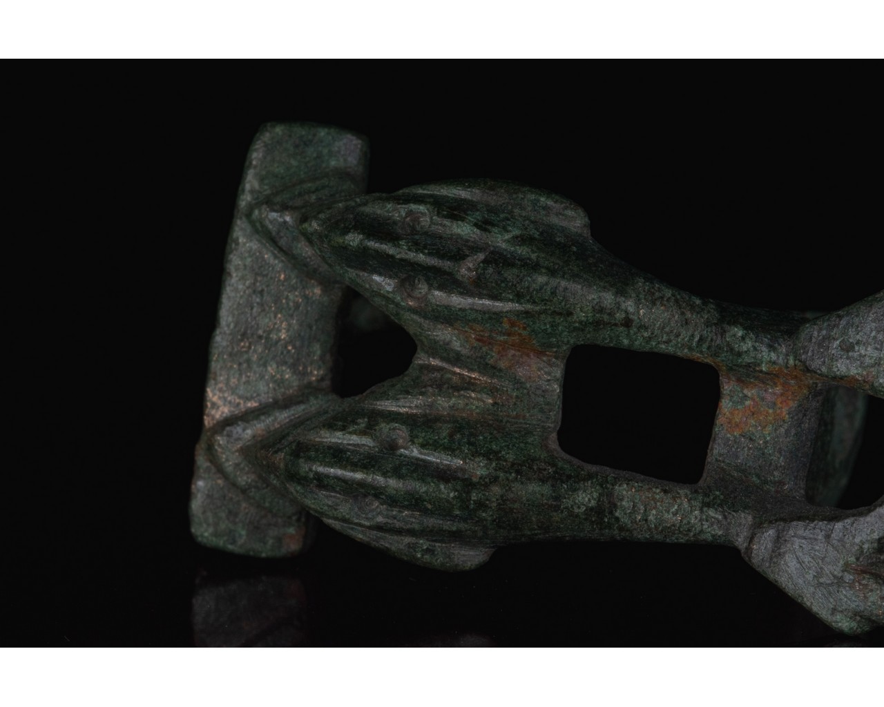 ROMAN BRONZE BROOCH WITH DOLPHINS - Image 4 of 4