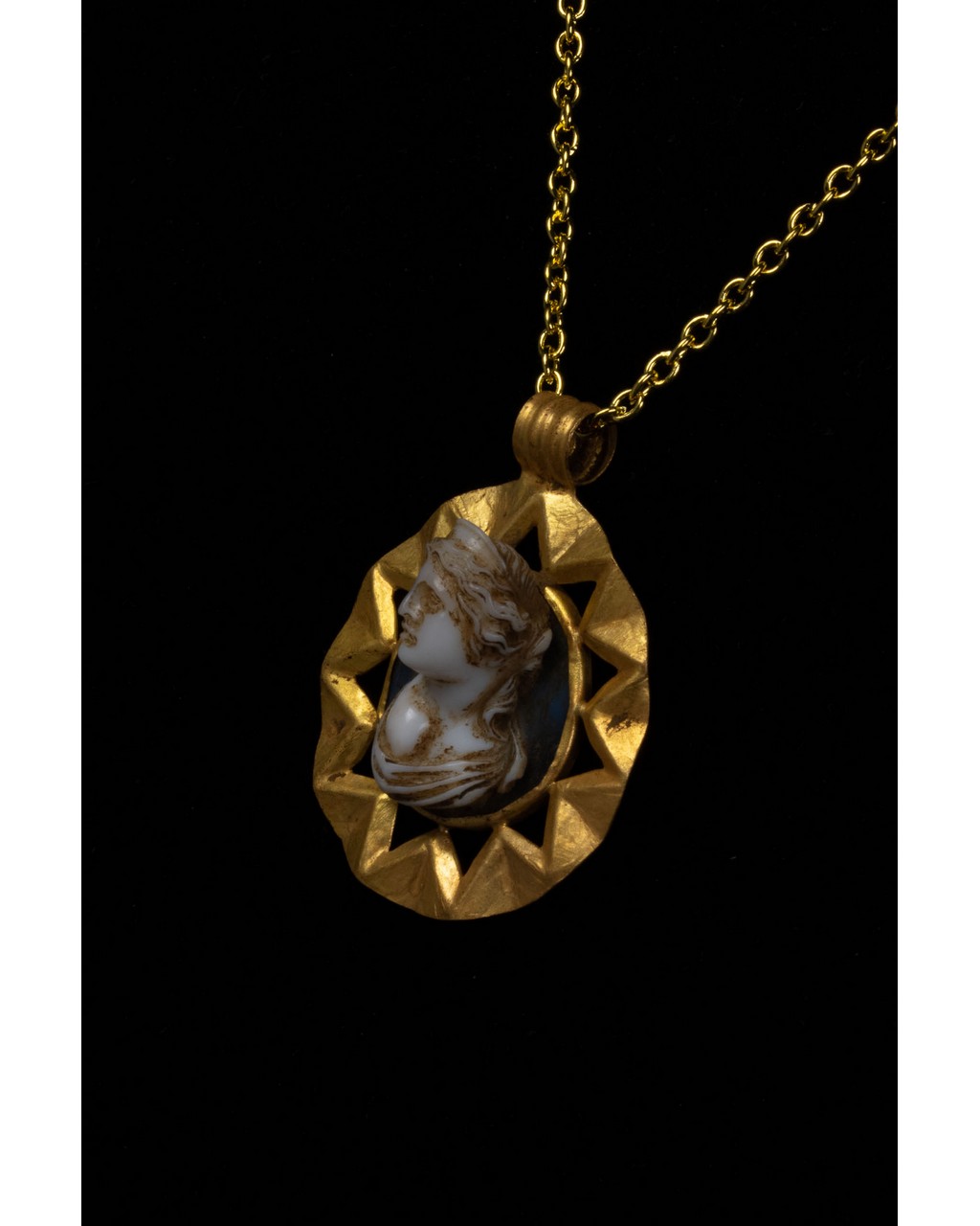 ROMAN GOLD CAMEO PENDANT WITH FEMALE BUST - Image 2 of 4