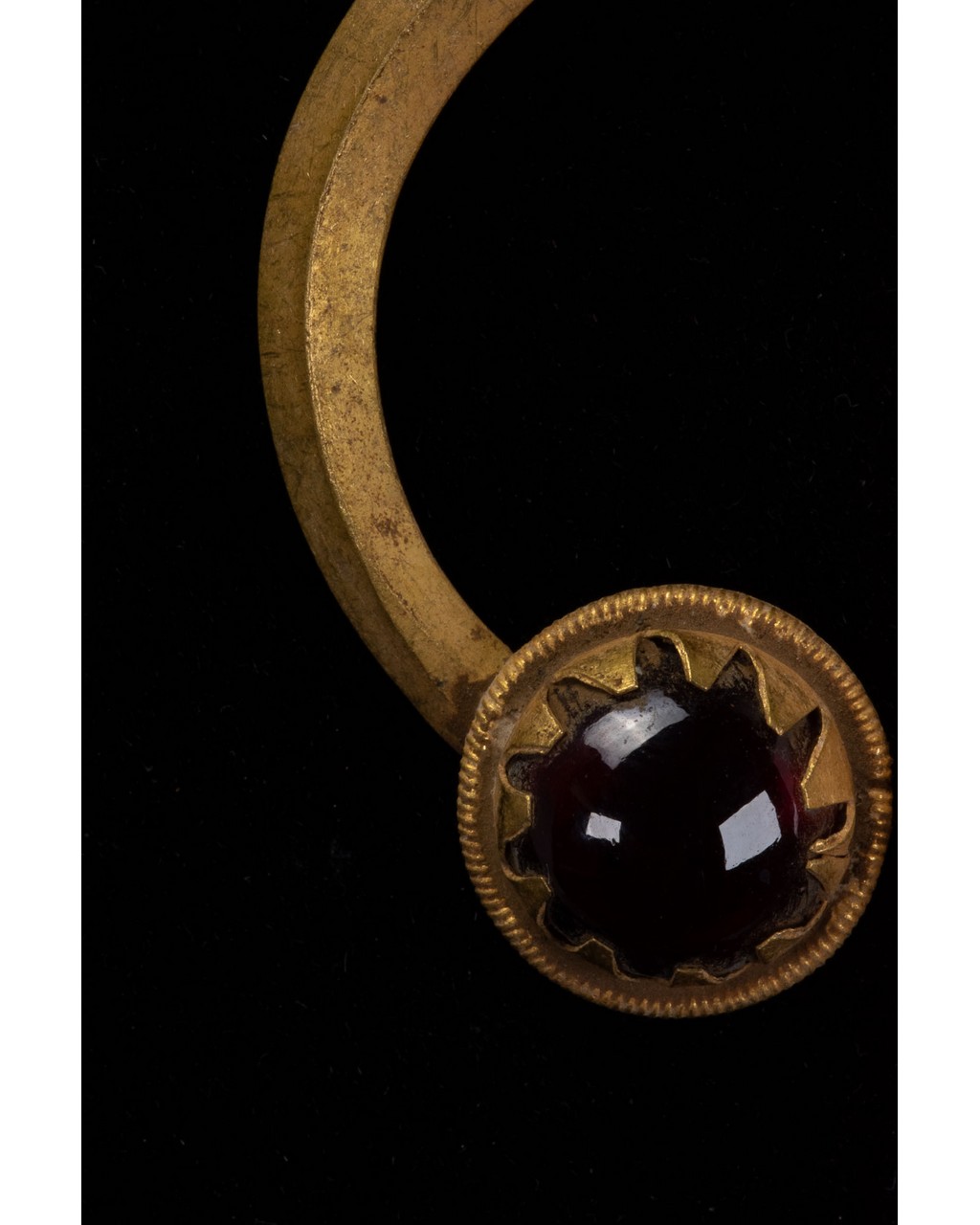 ROMAN GOLD LUNAR MEDALLION WITH GARNET STONES - Image 5 of 6