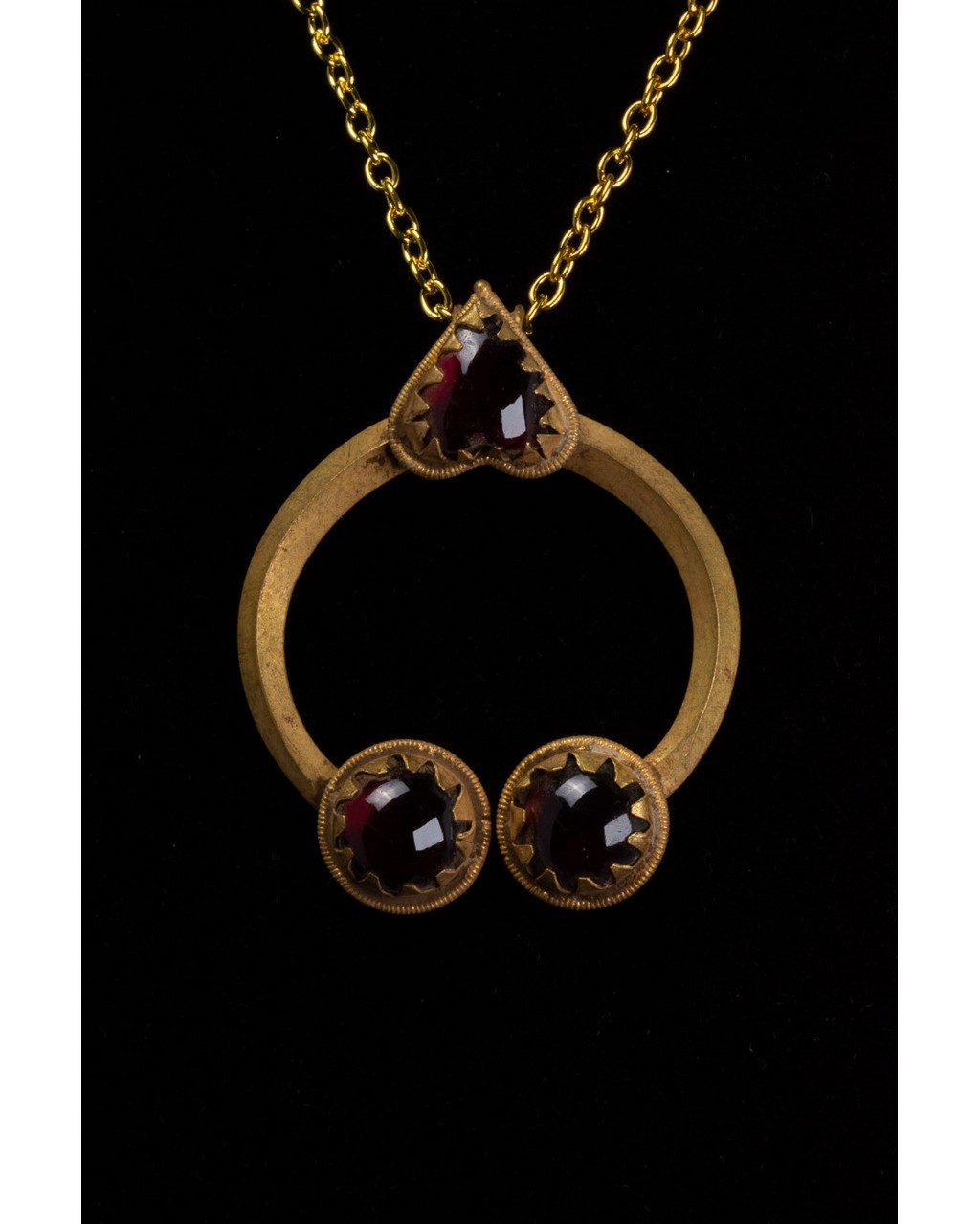 ROMAN GOLD LUNAR MEDALLION WITH GARNET STONES