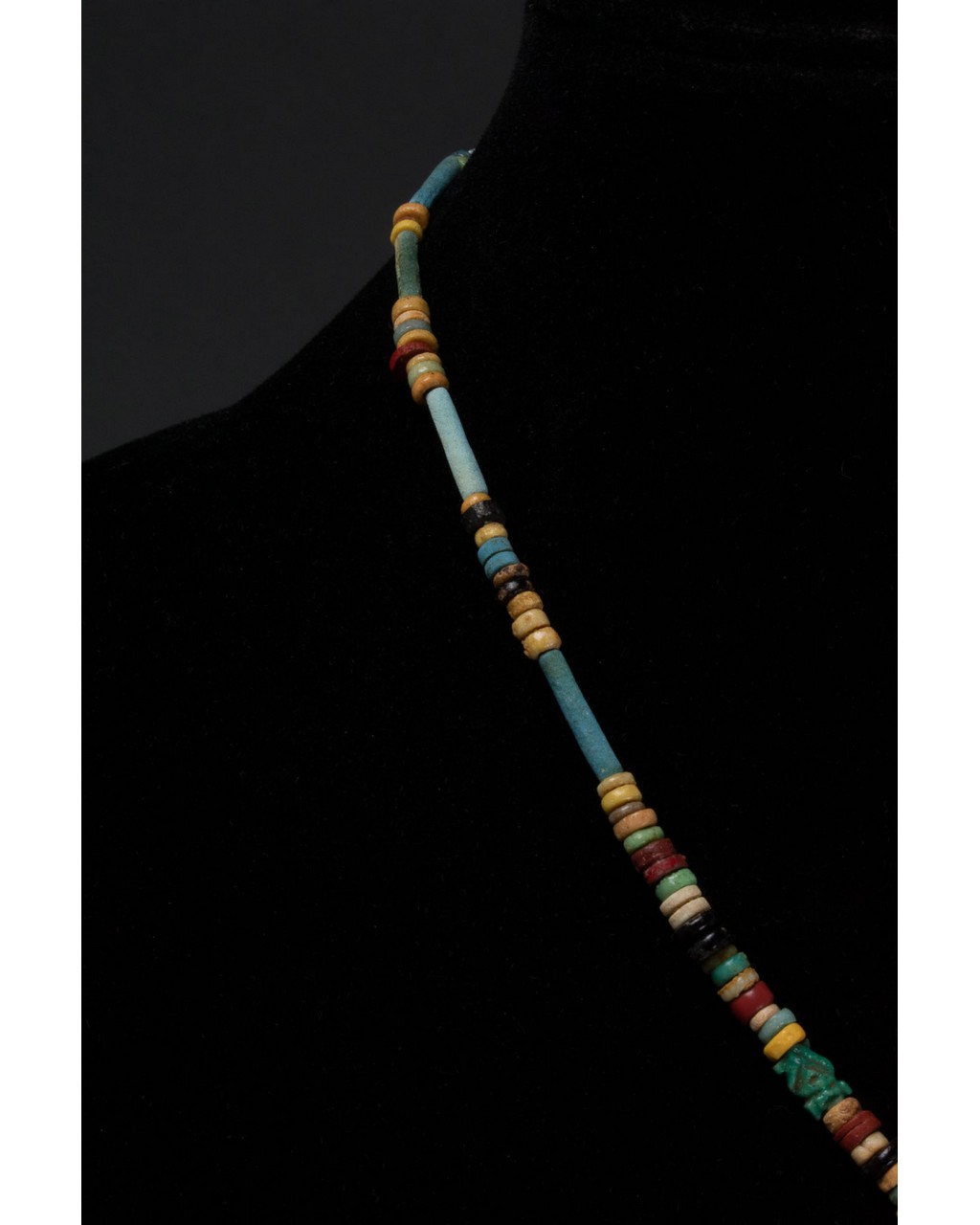 EGYPTIAN BEADED NECKLACE WITH AMULET - Image 3 of 6