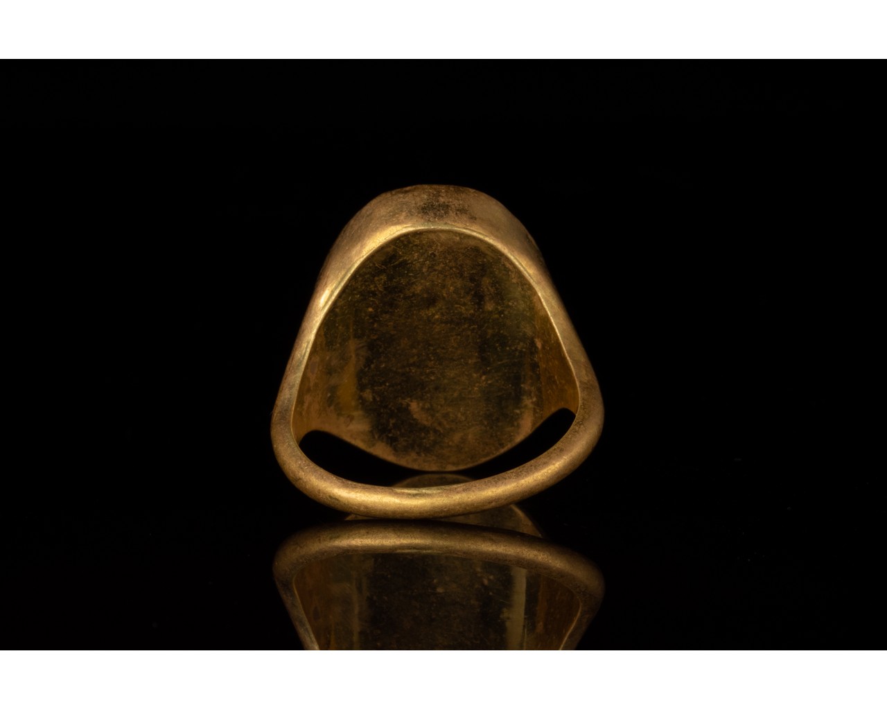 ROMAN GOLD INTAGLIO RING WITH STANDING GODDESS - Image 4 of 6