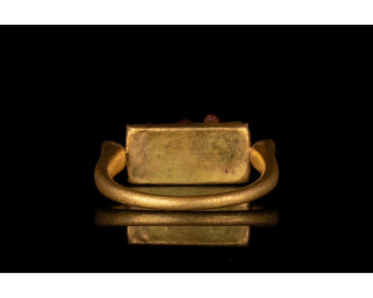 EGYPTIAN GOLD RING WITH CARNELIAN CATS GEM - Image 4 of 8