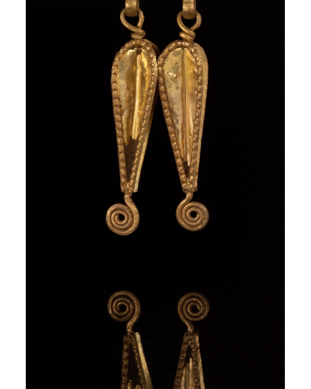 ROMAN GOLD ELABORATELY DECORATED EARRINGS - Image 4 of 5