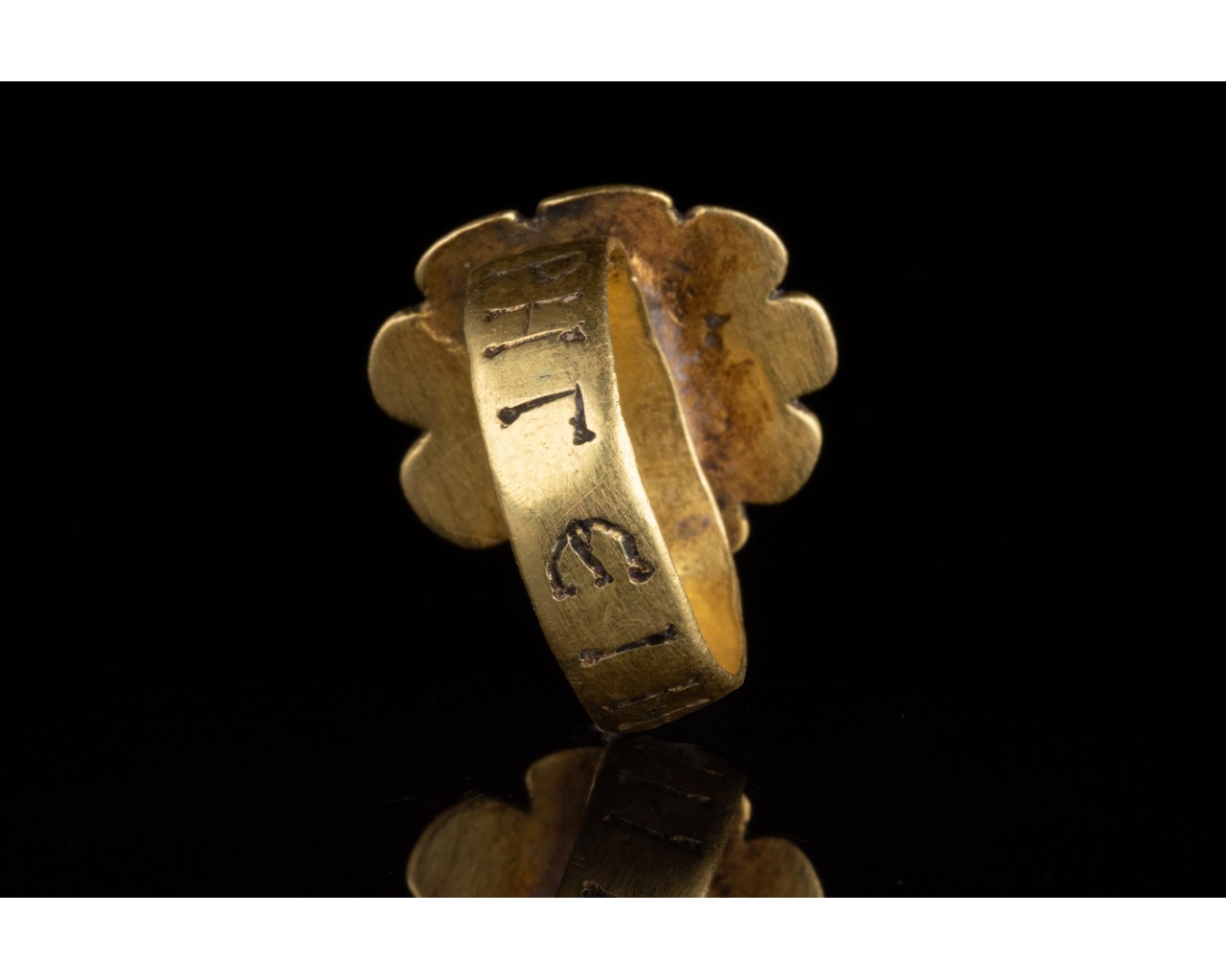 BYZANTINE GOLD AND NIELLO RELIGIOUS RING - XRF TESTED - Image 9 of 11
