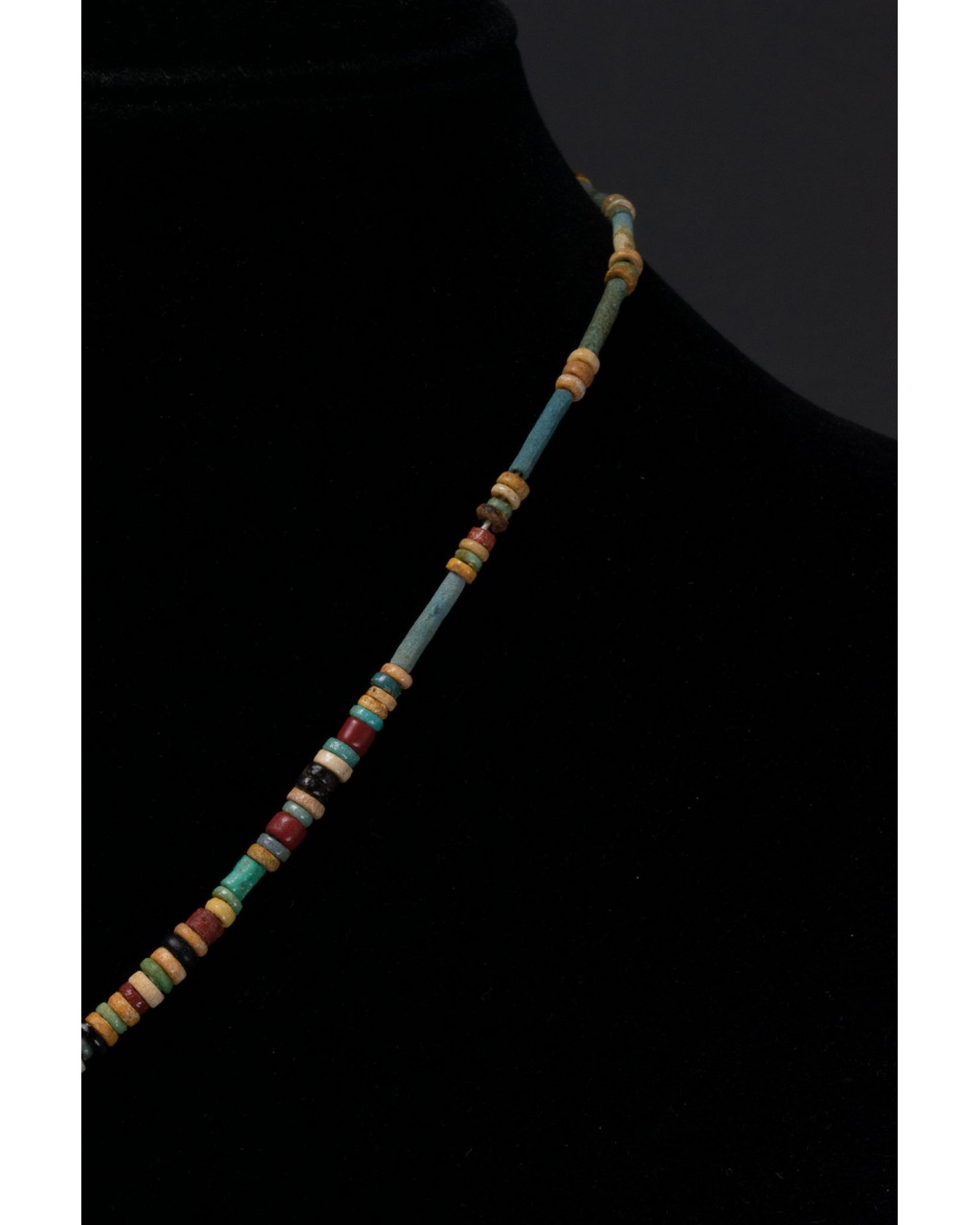 EGYPTIAN BEADED NECKLACE WITH AMULET - Image 6 of 6