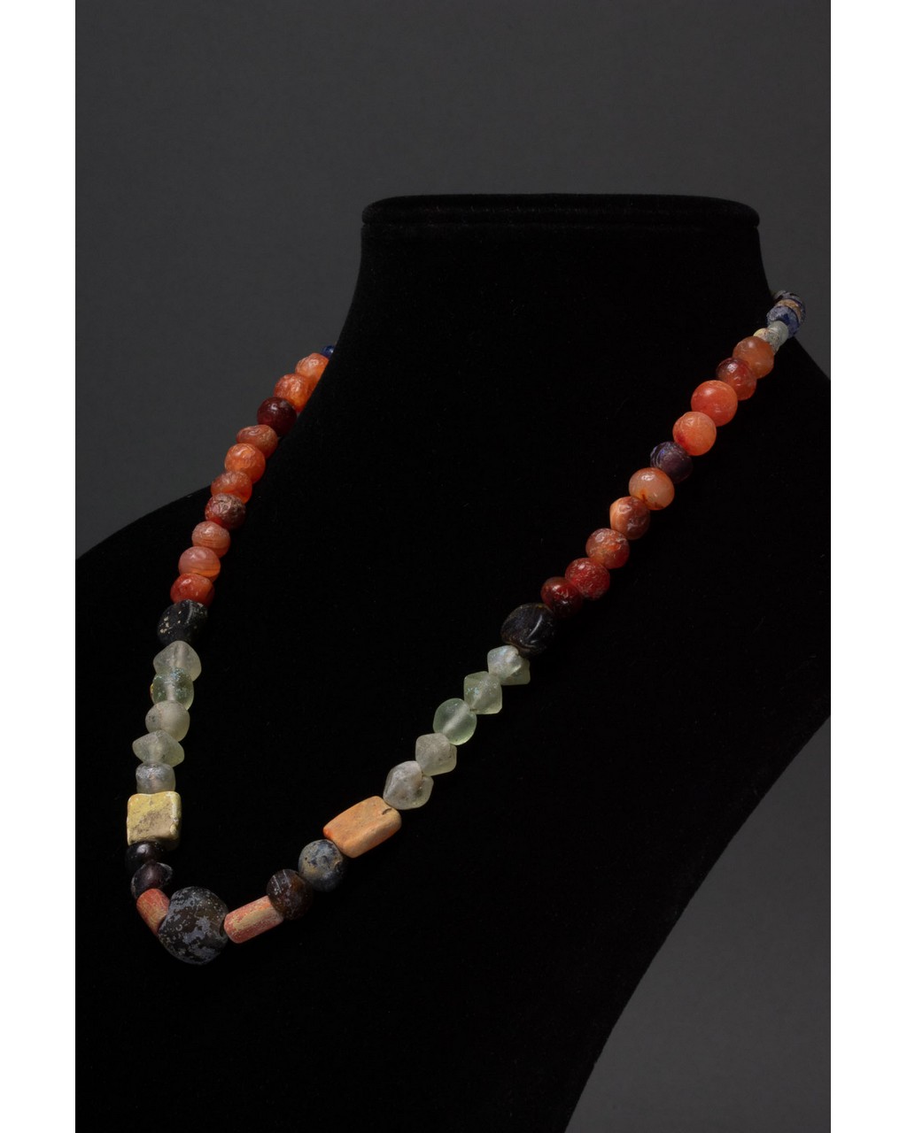 ROMAN GLASS AND STONE BEADED NECKLACE - Image 2 of 5