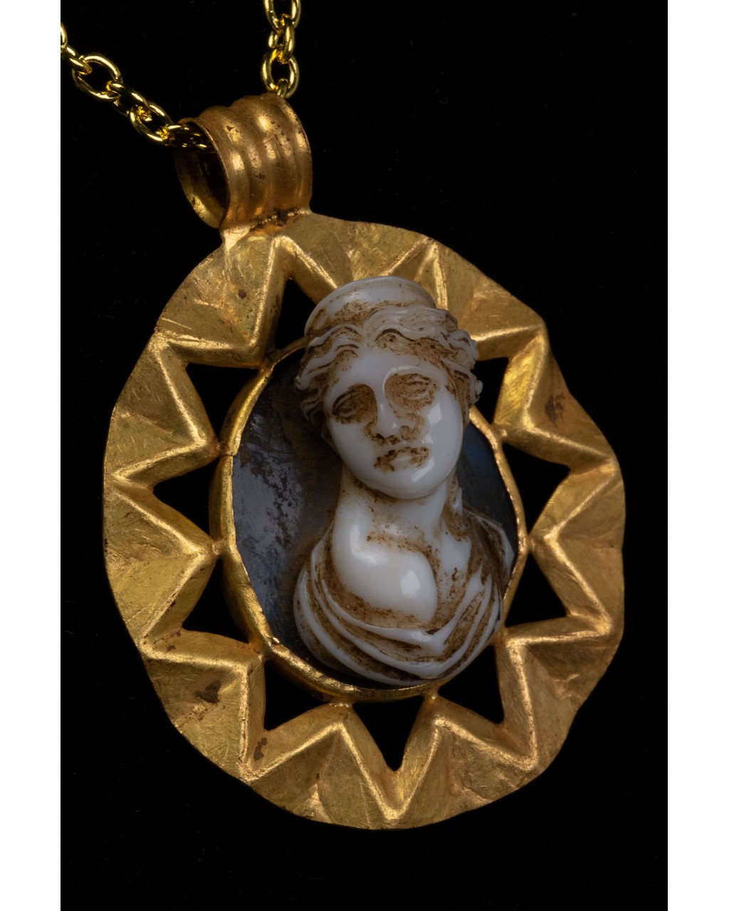 ROMAN GOLD CAMEO PENDANT WITH FEMALE BUST - Image 4 of 4