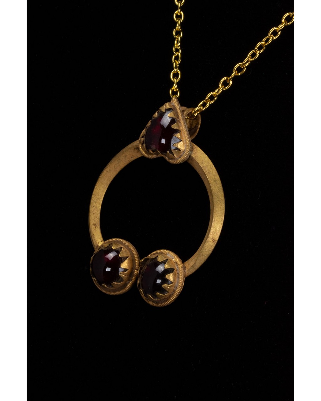 ROMAN GOLD LUNAR MEDALLION WITH GARNET STONES - Image 2 of 6