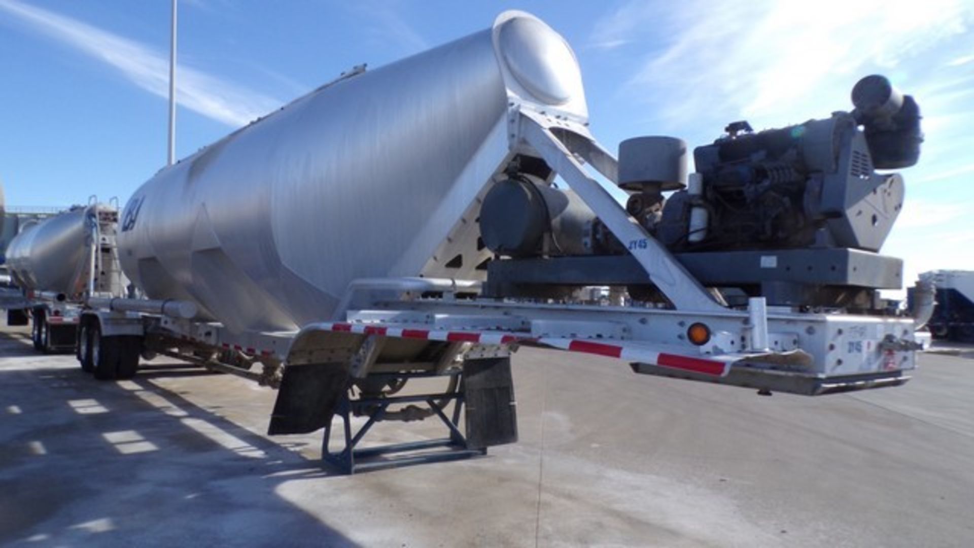 Located in YARD 2 - Odessa, TX (FTF025) 2014 TRAIL KING T/A ALUM 1350CF 3 COMPARTMENT DRY BULK - Image 2 of 6