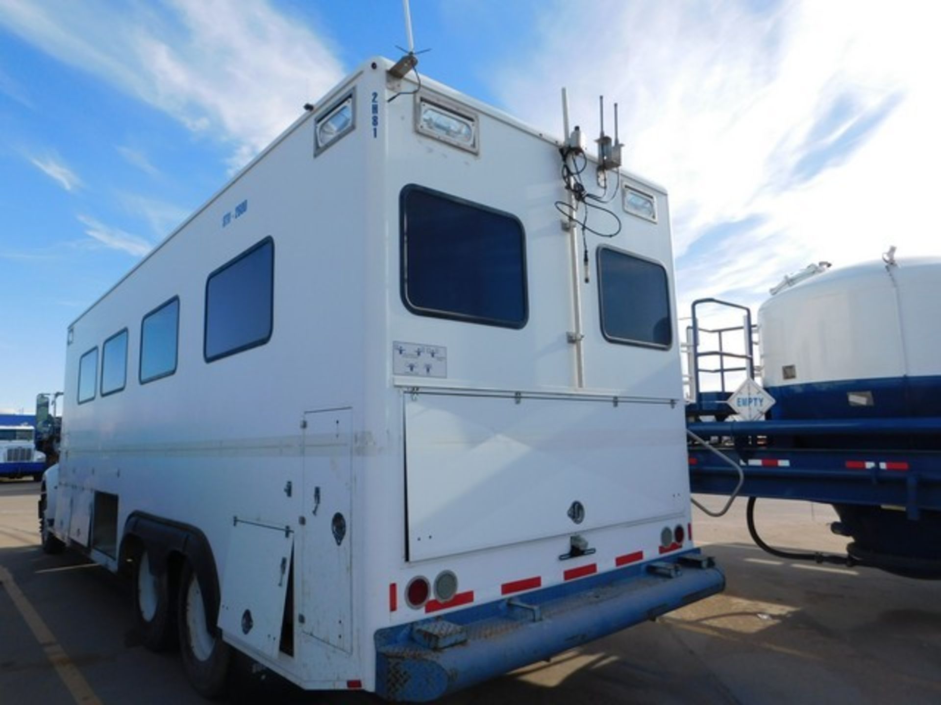 Located in YARD 2 - Odessa, TX (FDB054) (X) 2012 PETERBILT 348 T/A FRAC DATA VAN TRUCK, VIN- - Image 7 of 11