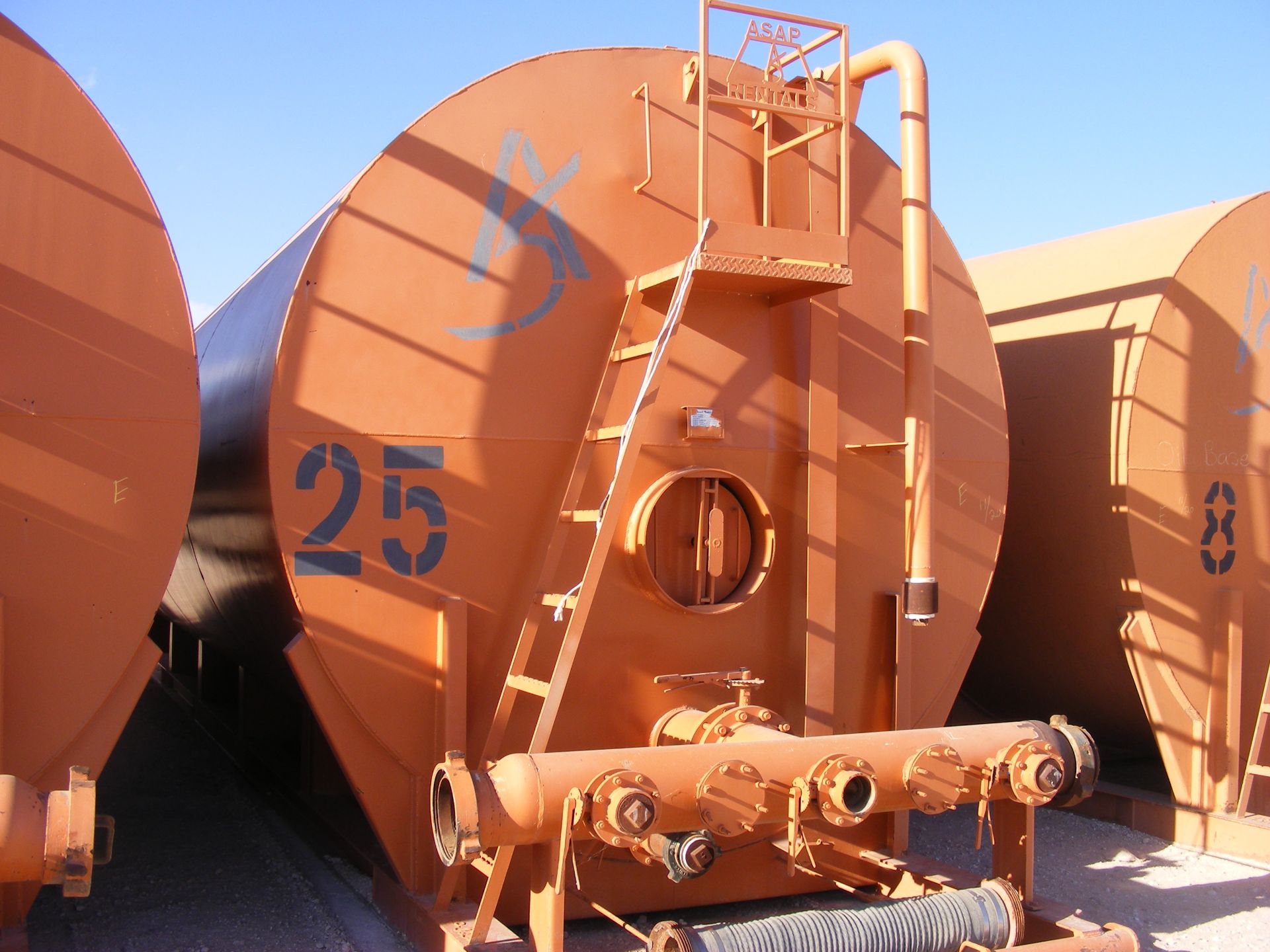 Located in YARD 1 - Midland, TX (2413) 2012 DESERT TANK 10'D, 500 BBL FRAC TANK, (2) CLEAN OUT - Image 2 of 2