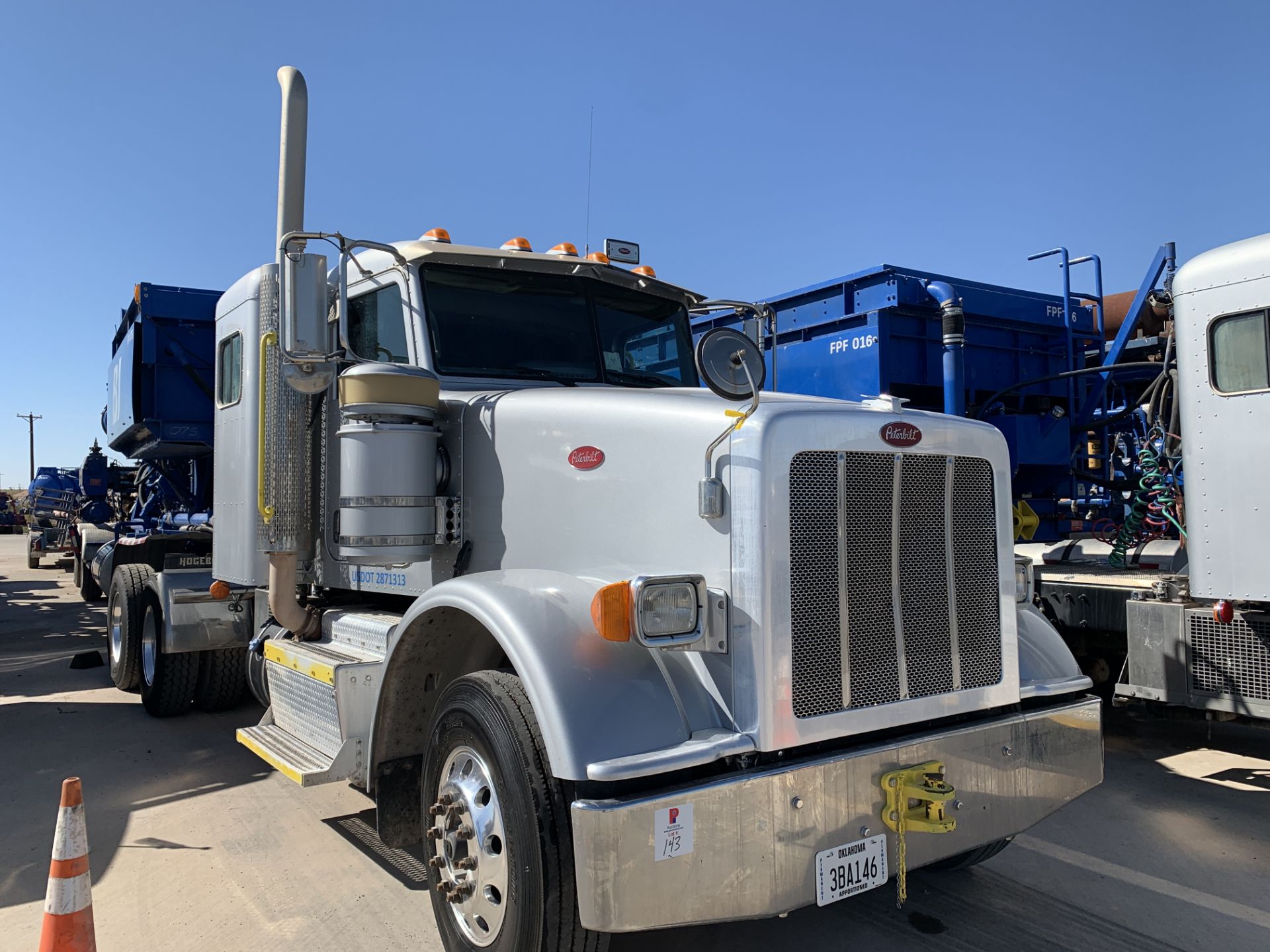 Located in YARD 2 - Odessa, TX (TRH040) (X) 2014 PETERBILT 367 T/A SLEEPER HAUL TRUCK, VIN-