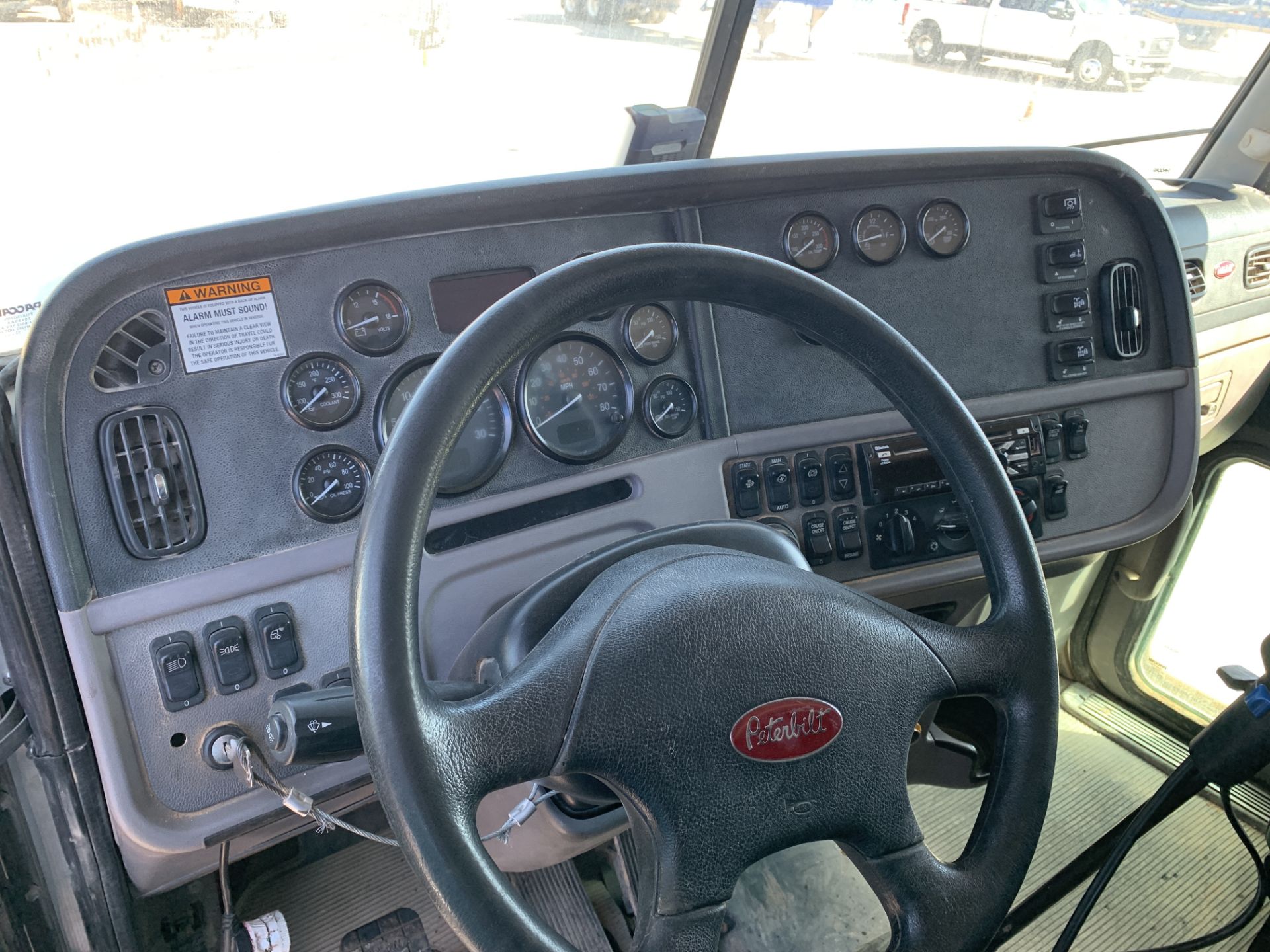 Located in YARD 2 - Odessa, TX (TRH086) (X) 2014 PETERBILT 367 T/A SLEEPER HAUL TRUCK, VIN- - Image 7 of 10