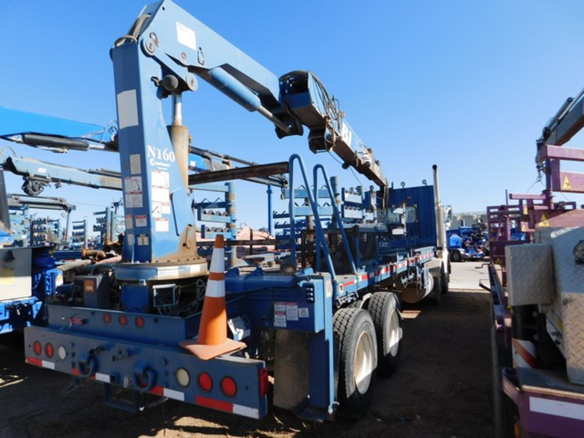 Located in YARD 2 - Odessa, TX (FIB026) (X) 2005 PETERBILT 357 T/A CRANE TRUCK, VIN- - Image 7 of 8