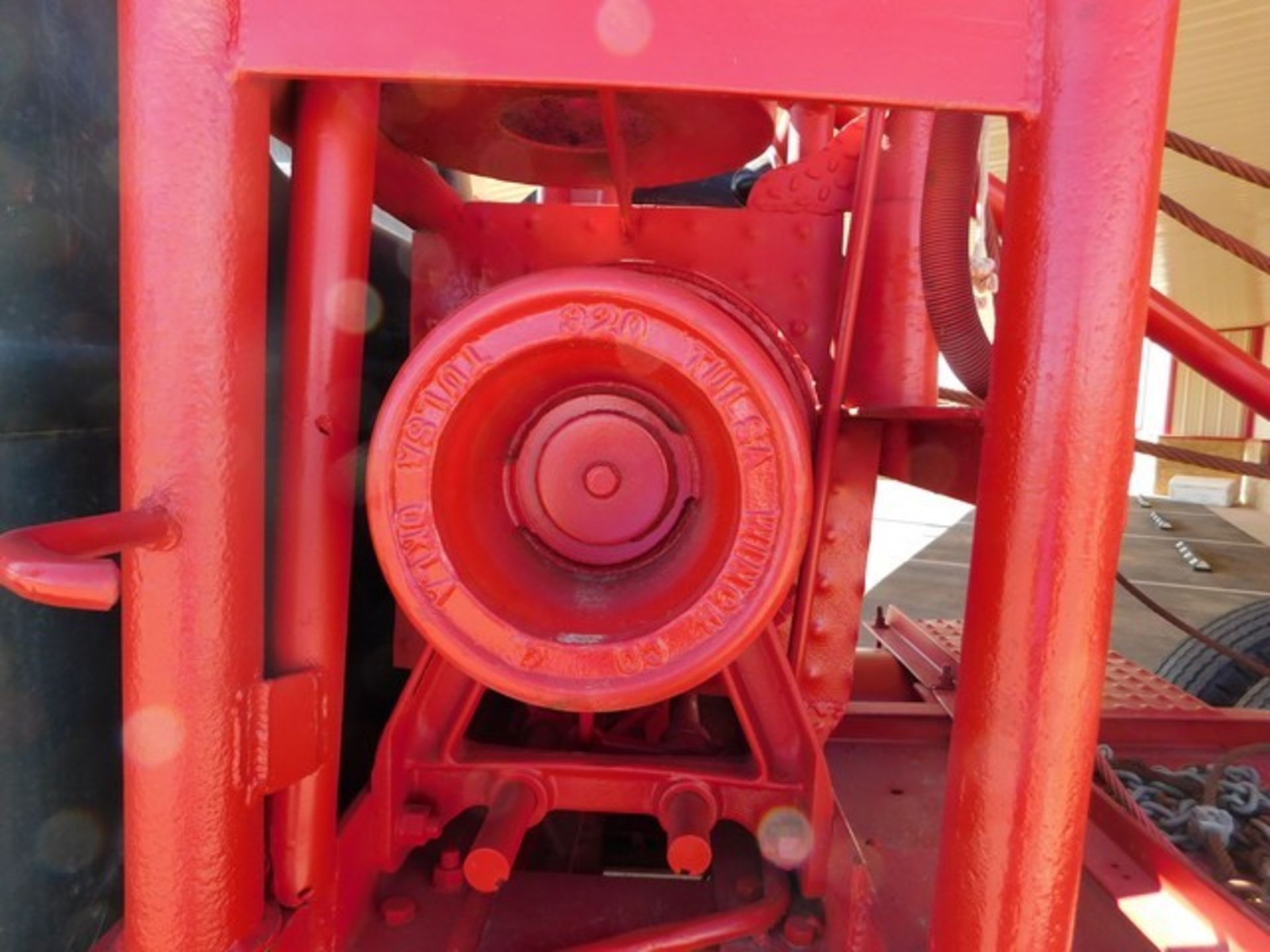 Located in YARD 1 - Midland, TX (X) 1938 INTERNATIONAL KB8 S/A DUAL WHEEL WINCH TRUCK, P/B 6 CYL GAS - Image 4 of 9