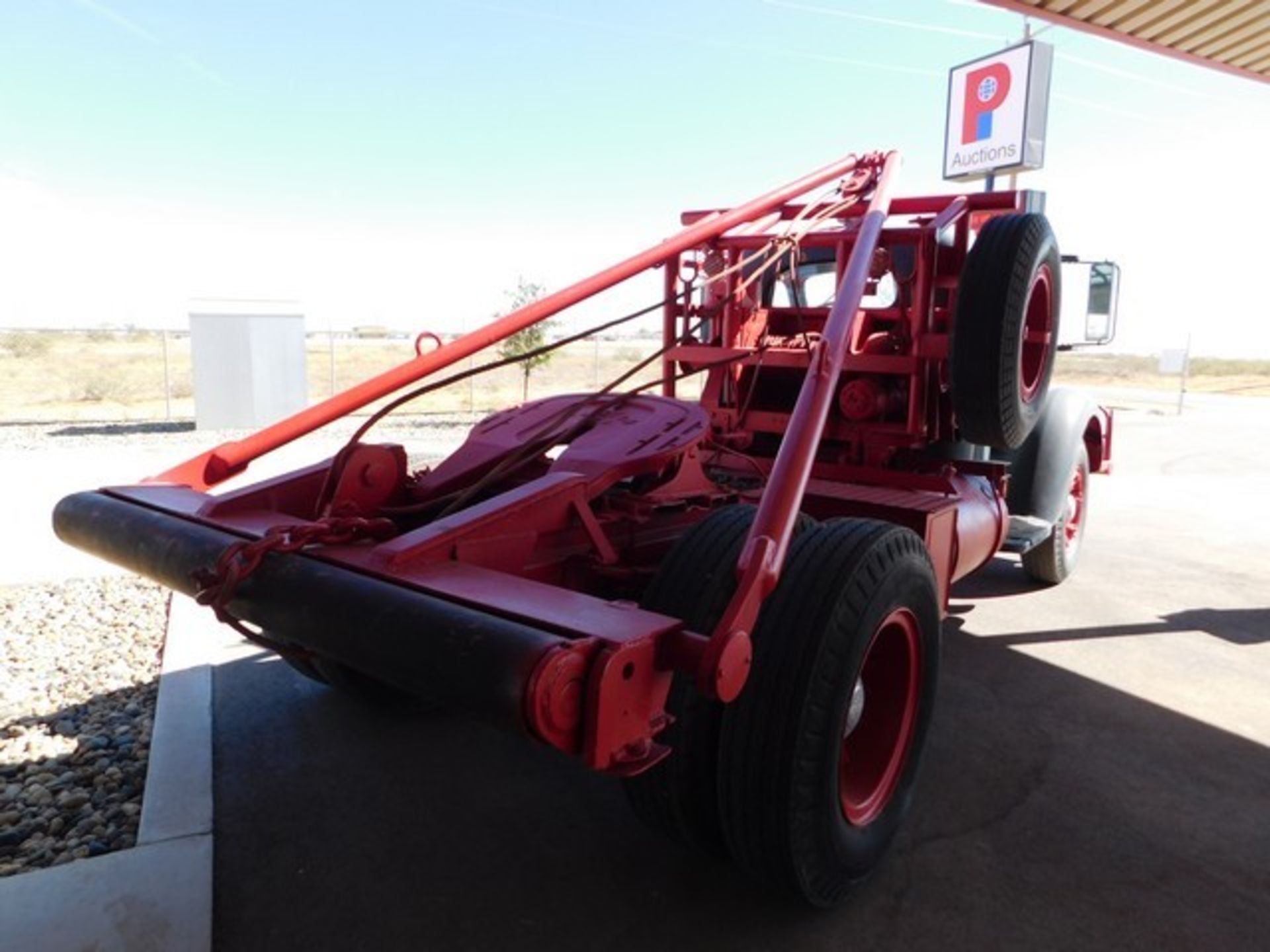 Located in YARD 1 - Midland, TX (X) 1938 INTERNATIONAL KB8 S/A DUAL WHEEL WINCH TRUCK, P/B 6 CYL GAS - Image 6 of 9