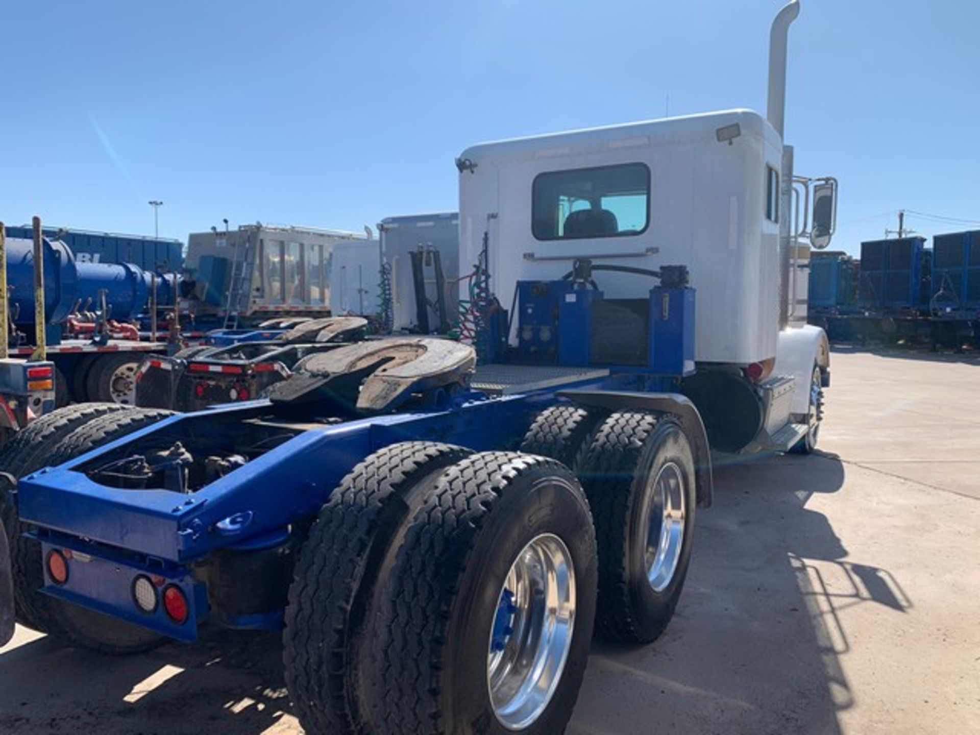 Located in YARD 2 - Odessa, TX (TRH1033) (X) 2013 PETERBILT 367 T/A SLEEPER HAUL TRUCK, VIN- - Image 10 of 10