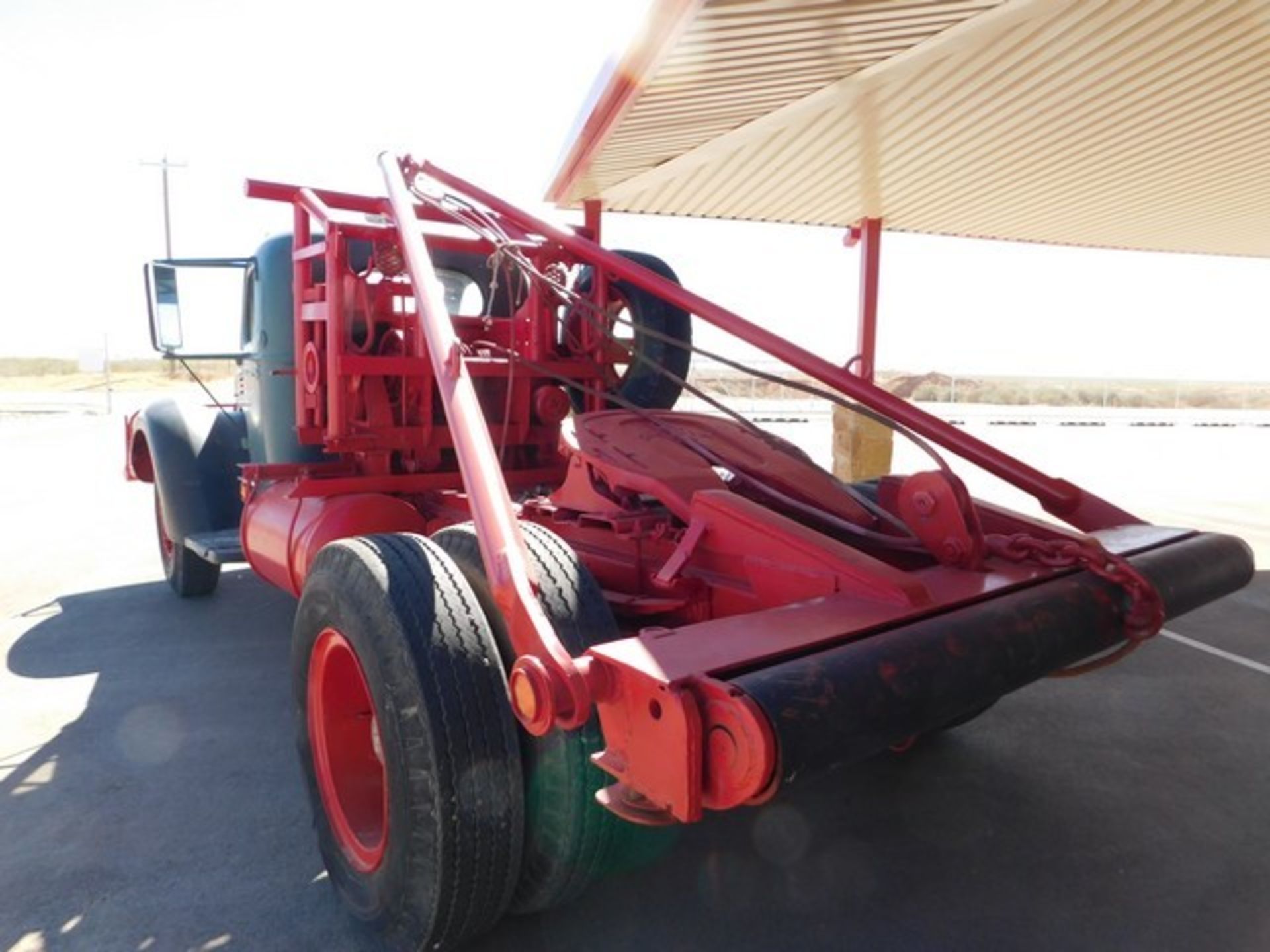 Located in YARD 1 - Midland, TX (X) 1938 INTERNATIONAL KB8 S/A DUAL WHEEL WINCH TRUCK, P/B 6 CYL GAS - Image 5 of 9