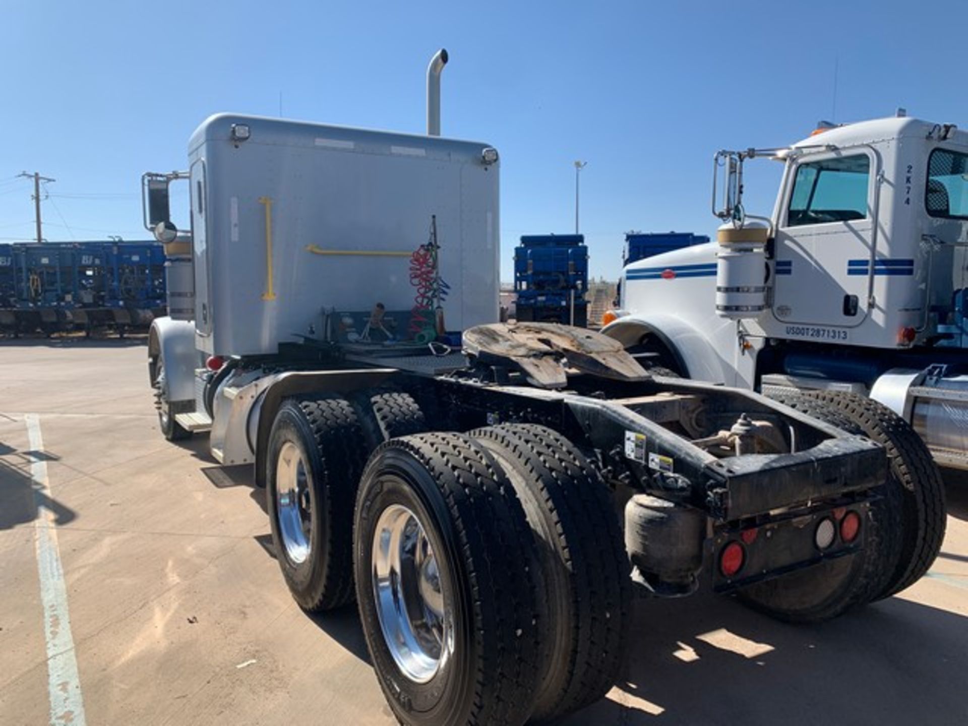 Located in YARD 2 - Odessa, TX (TRH119) (X) 2013 PETERBILT 367 T/A SLEEPER HAUL TRUCK, VIN- - Image 4 of 11