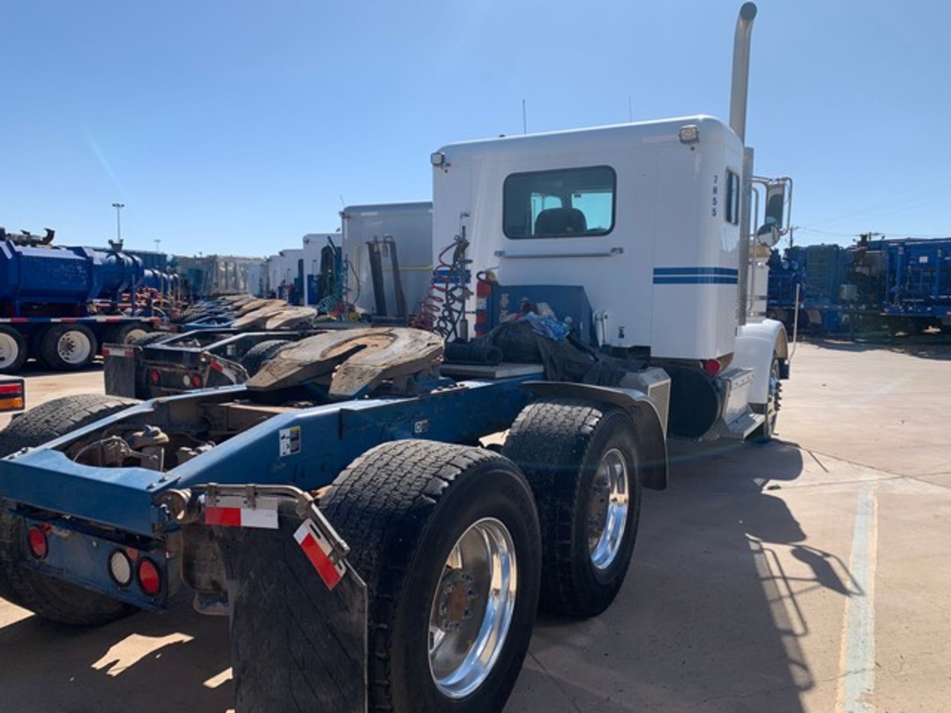 Located in YARD 2 - Odessa, TX (TRH297) (X) 2013 PETERBILT 367 T/A SLEEPER HAUL TRUCK, VIN- - Image 7 of 7