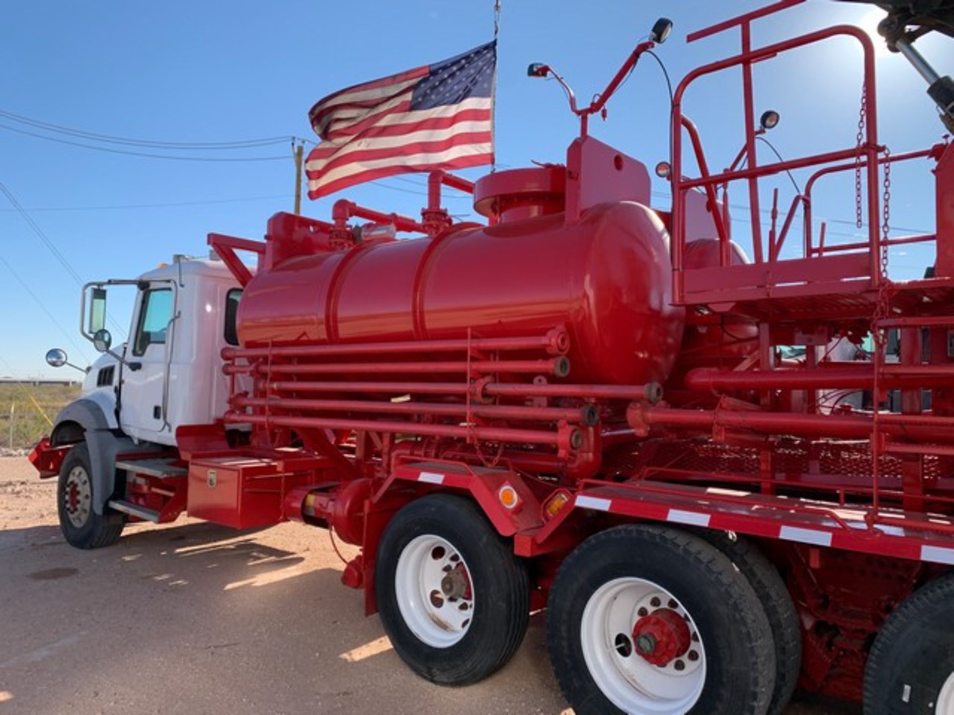 Located in YARD 1 - Midland, TX (X) 2010 MACK GU813 TRI AXLE DAY CAB ACID PUMP TRUCK, VIN- - Image 9 of 13