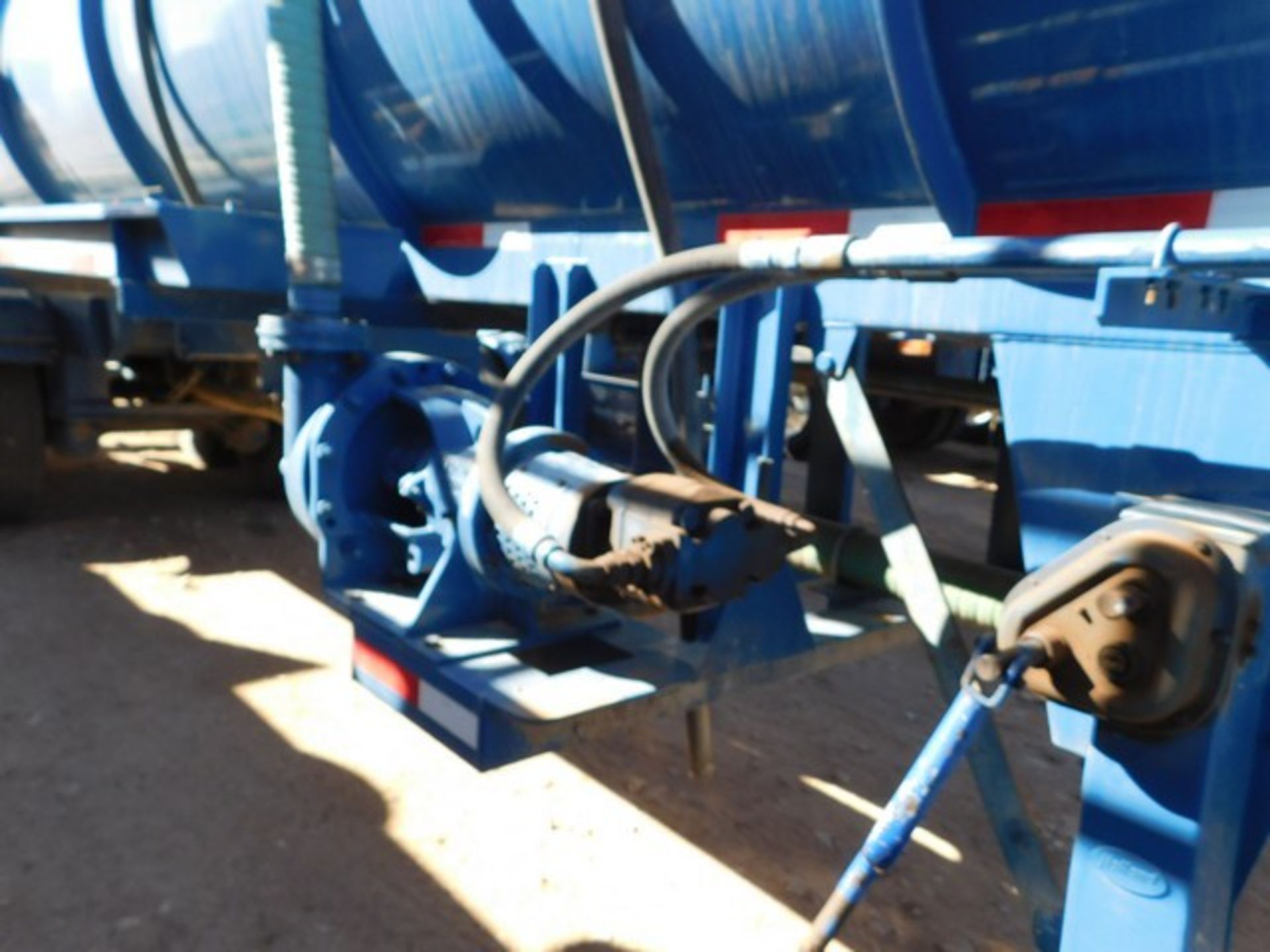 Located in YARD 2 - Odessa, TX (ATF023) (X) 2012 OVERLAND TANK 5000 GAL (3) COMPARTMENT ACID - Image 2 of 6