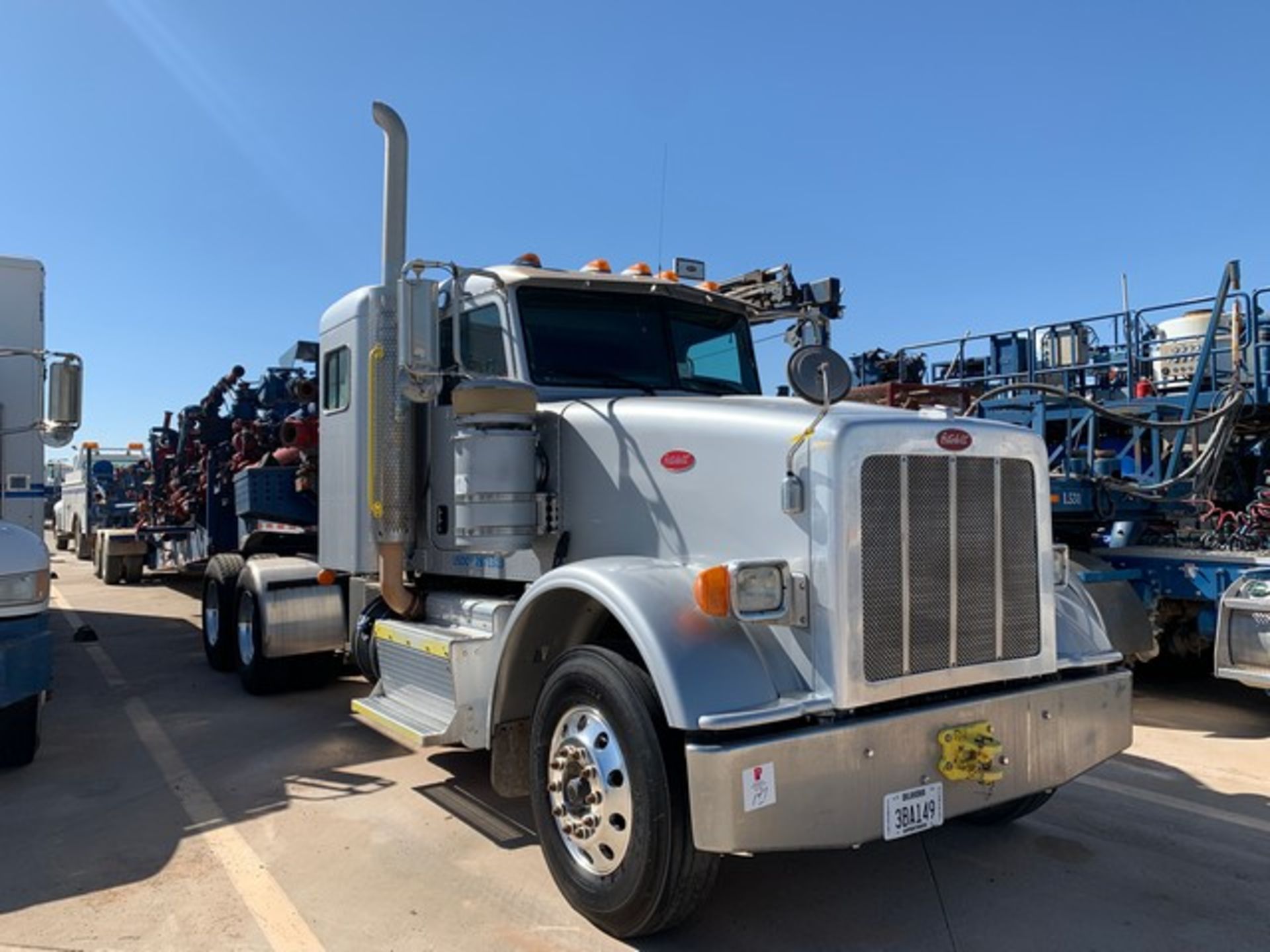 Located in YARD 2 - Odessa, TX (TRH043) (X) 2014 PETERBILT 367 T/A SLEEPER HAUL TRUCK, VIN-