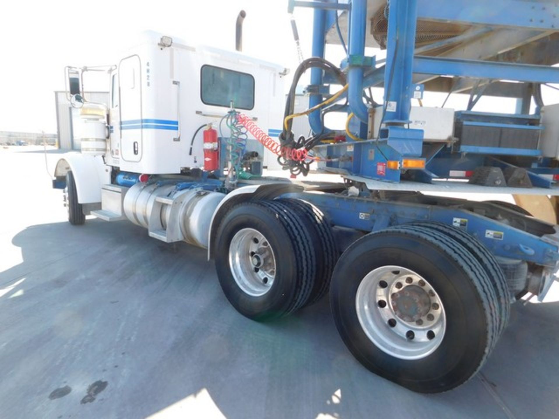 Located in YARD 2 - Odessa, TX (TRH363) (X) 2012 PETERBILT 367 T/A SLEEPER HAUL TRUCK, VIN- - Image 7 of 7