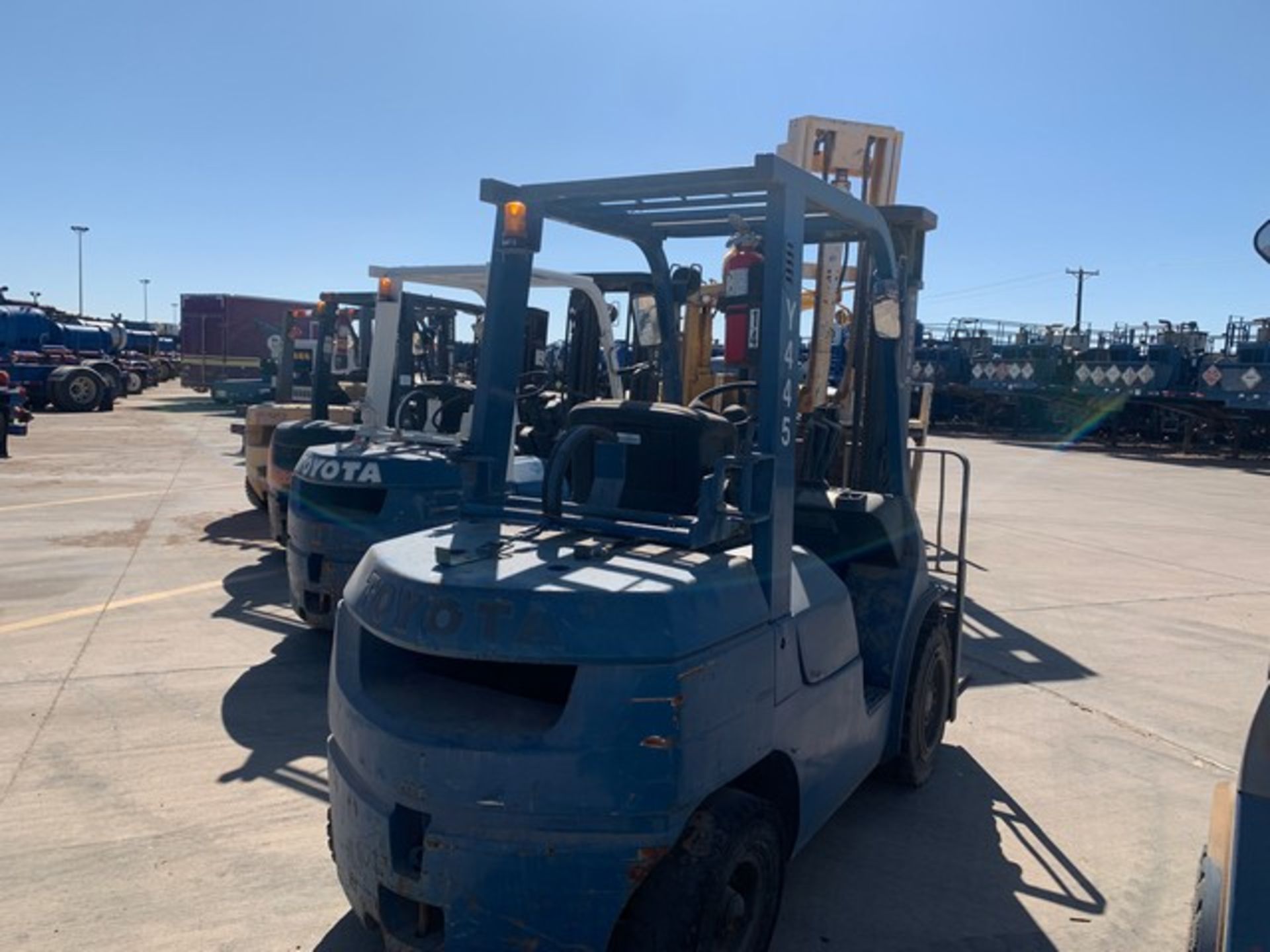 Located in YARD 2 - Odessa, TX (SUB046) TOYOTA MODEL- 7FGU30 5600# STRAIGHT MAST FORKLIFT, P/B - Image 4 of 6