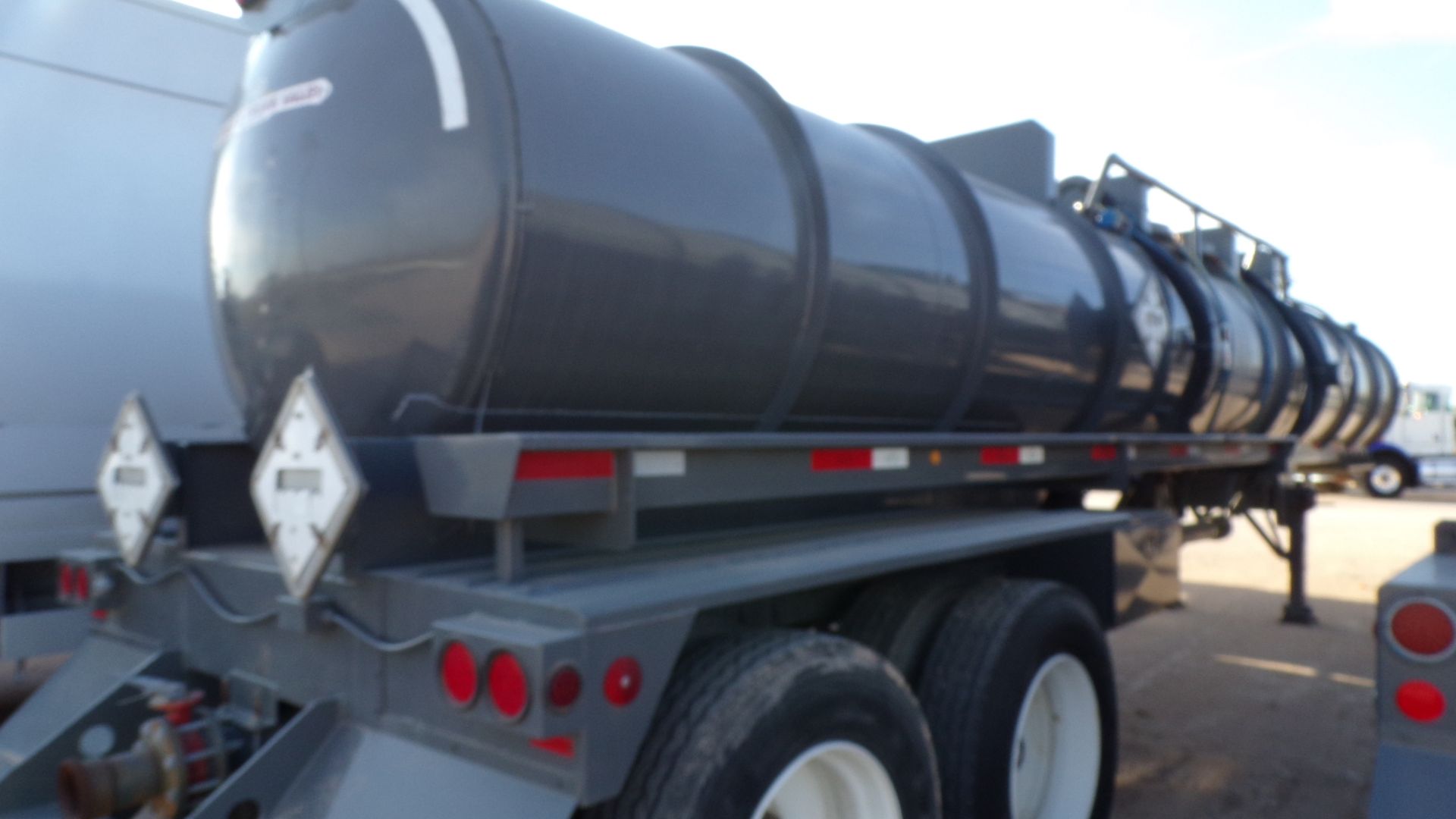 Located in YARD 1 - Midland, TX  (X) 2013 OVERLAND TANK INC 120 BBL T/A ACID TRAILER, VIN- - Image 5 of 6