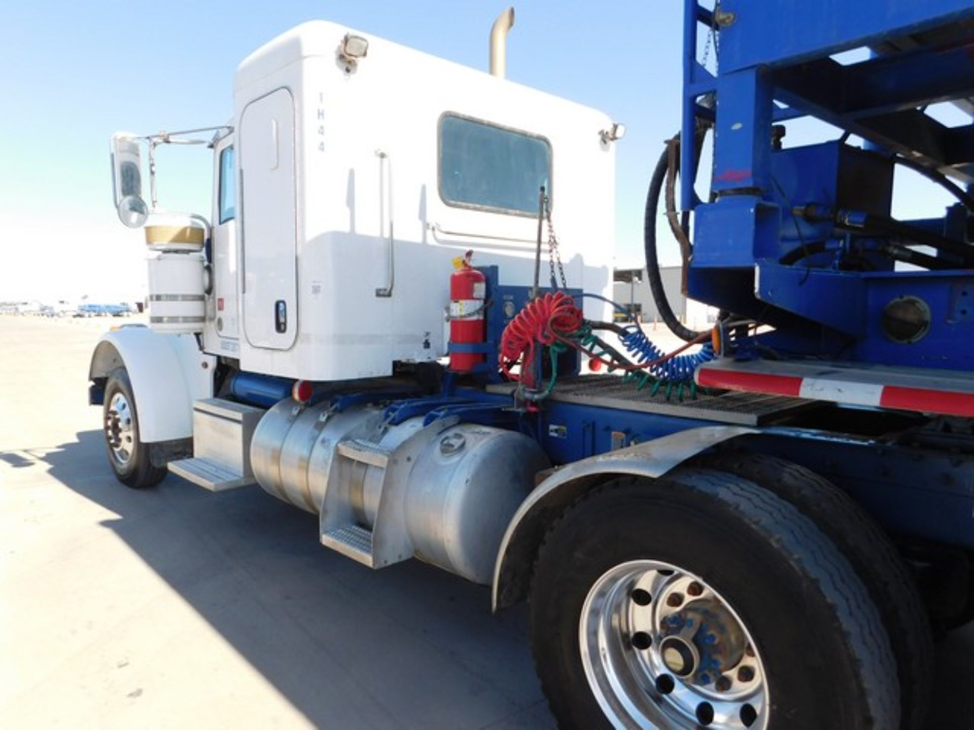 Located in YARD 2 - Odessa, TX (TRH1155) (X) 2012 PETERBILT 367 T/A SLEEPER HAUL TRUCK, VIN- - Image 6 of 7