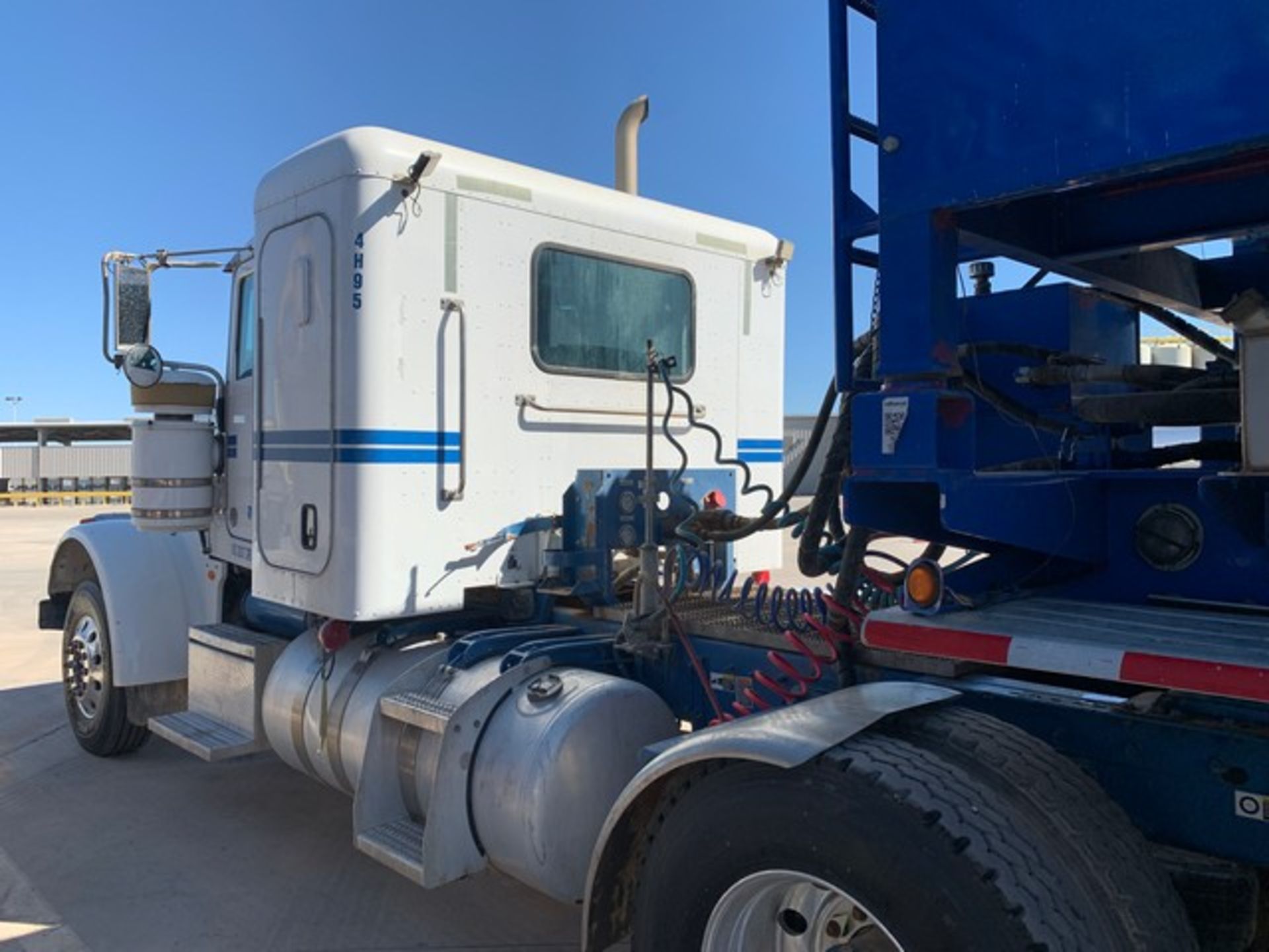 Located in YARD 2 - Odessa, TX (TRH377) (X) 2012 PETERBILT 367 T/A SLEEPER HAUL TRUCK, VIN- - Image 4 of 11