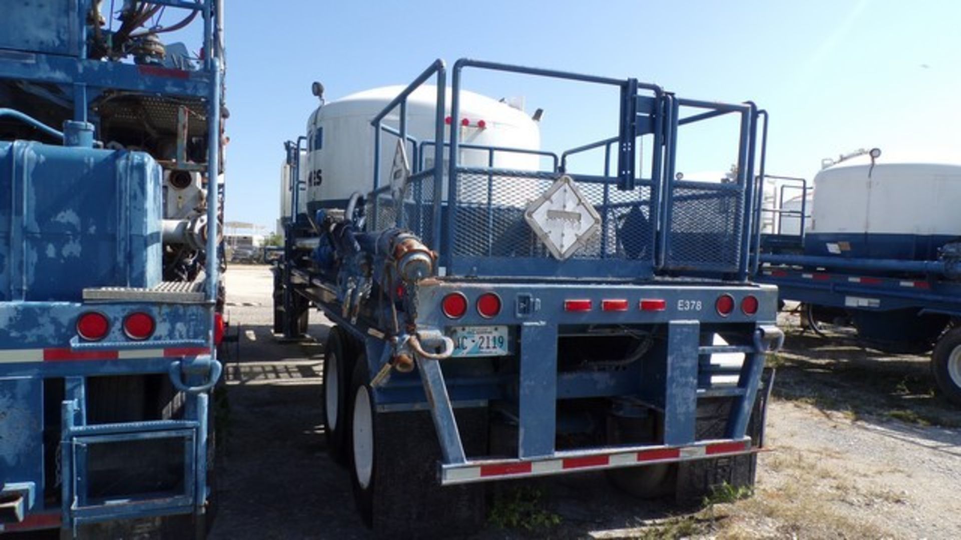Located in YARD 19 - Wixon Valley, TX (CTF175) (X) 2004 FONTAINE 600 T/A 2 POD BULK CEMENT - Image 3 of 3