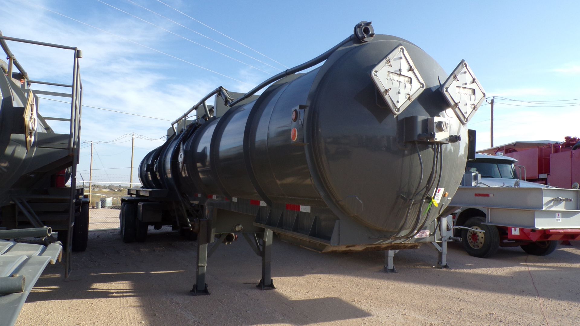 Located in YARD 1 - Midland, TX  (X) 2013 OVERLAND TANK INC 120 BBL T/A ACID TRAILER, VIN- - Bild 6 aus 6