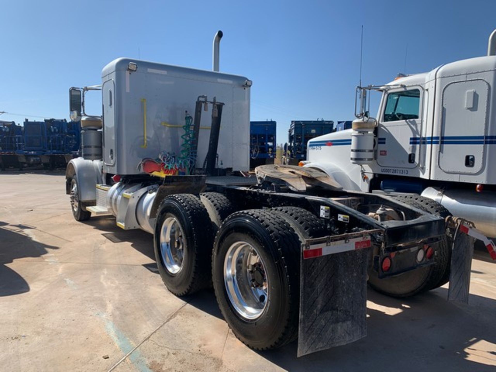 Located in YARD 2 - Odessa, TX (TRH095) (X) 2015 PETERBILT 367 T/A SLEEPER HAUL TRUCK, VIN- - Image 4 of 12