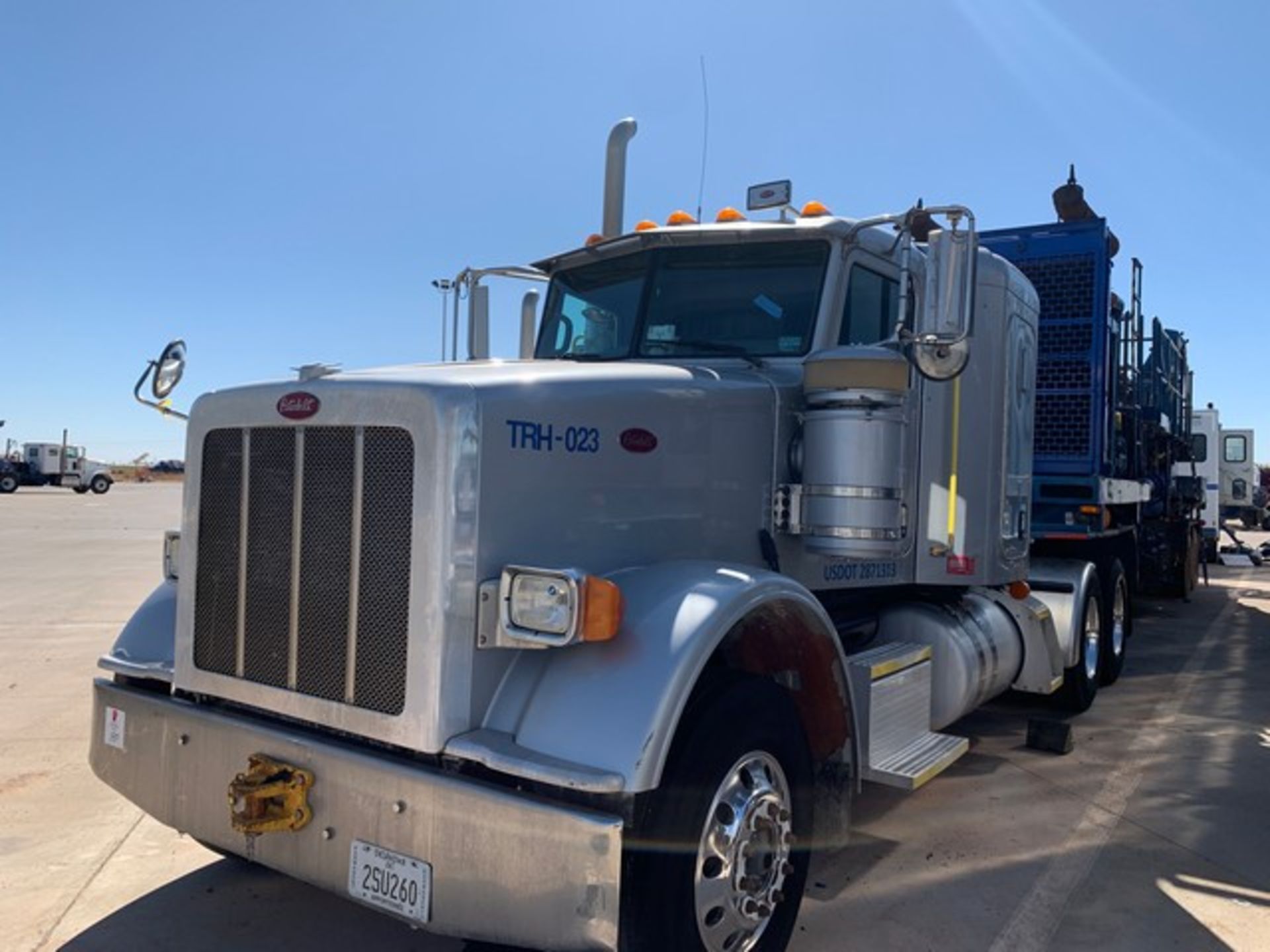 Located in YARD 2 - Odessa, TX (TRH023) (X) 2013 PETERBILT 367 T/A SLEEPER HAUL TRUCK, VIN- - Image 2 of 11