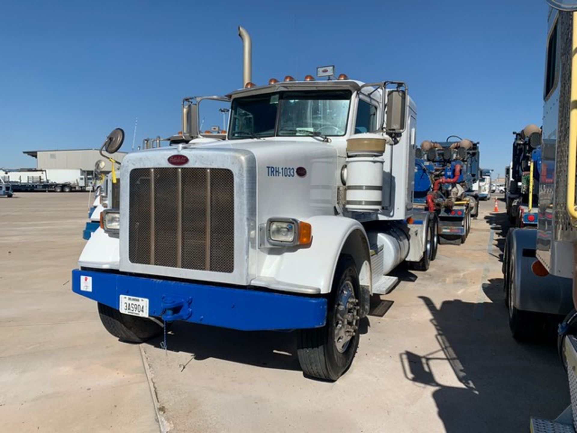 Located in YARD 2 - Odessa, TX (TRH1033) (X) 2013 PETERBILT 367 T/A SLEEPER HAUL TRUCK, VIN- - Image 2 of 10